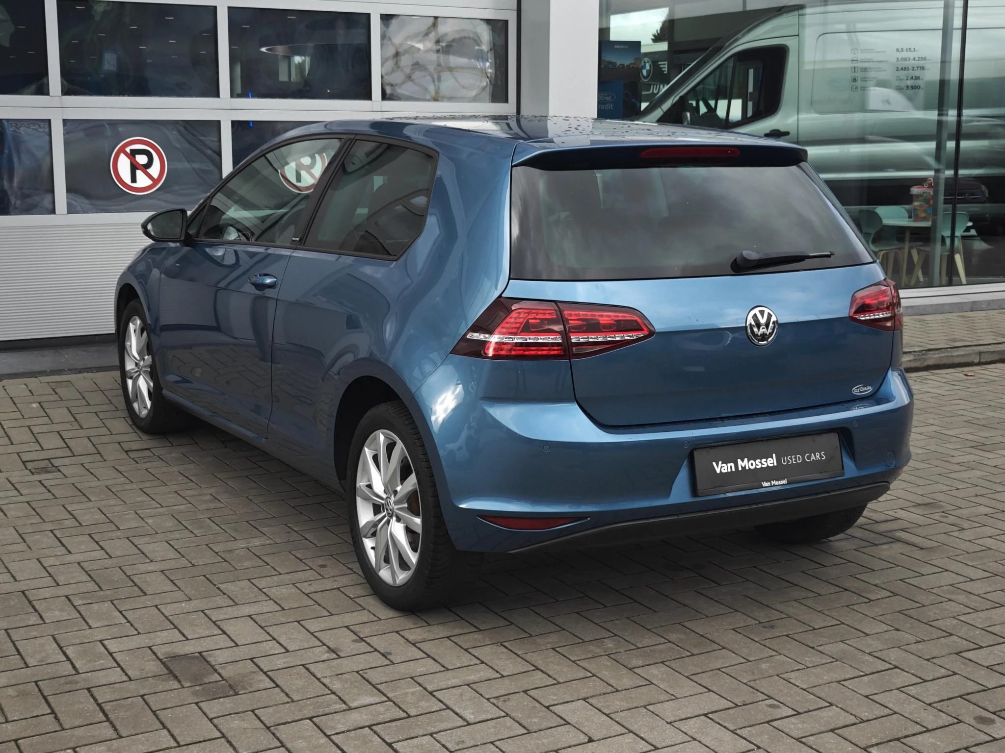 Volkswagen-Golf-image-3