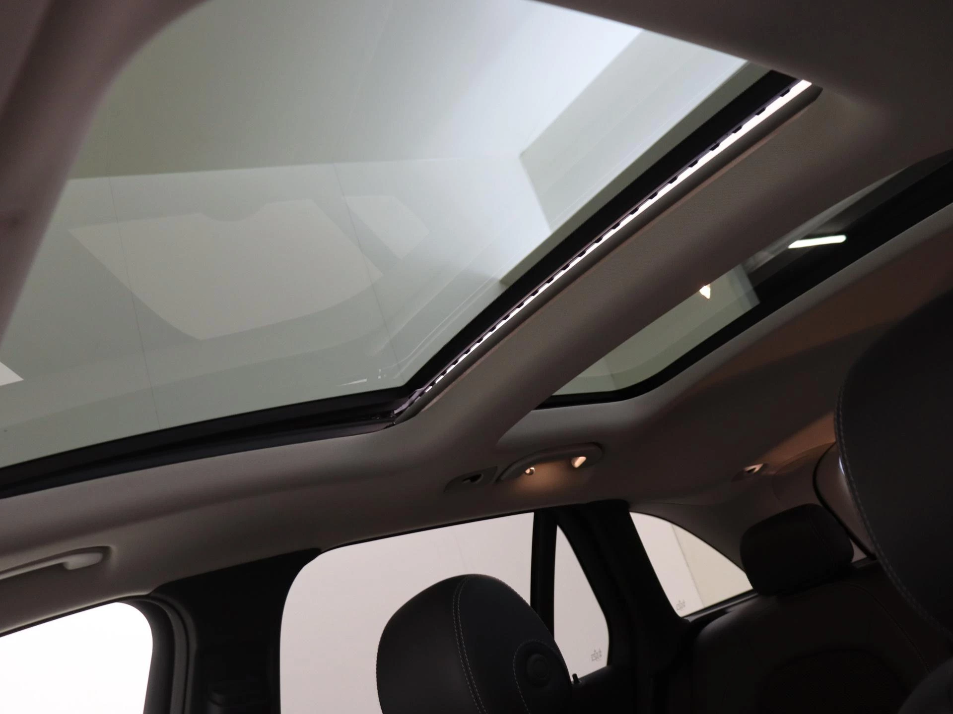 Mercedes-Benz-GLC-image-27