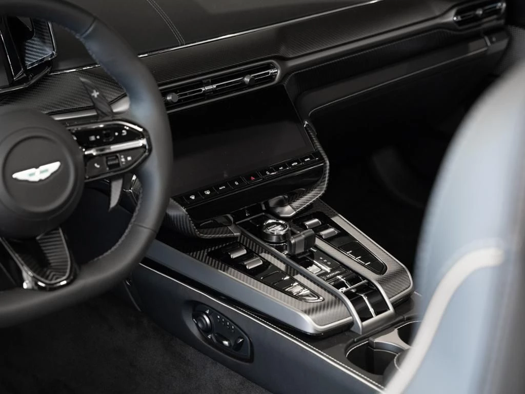 Aston Martin-Vanquish-image-28
