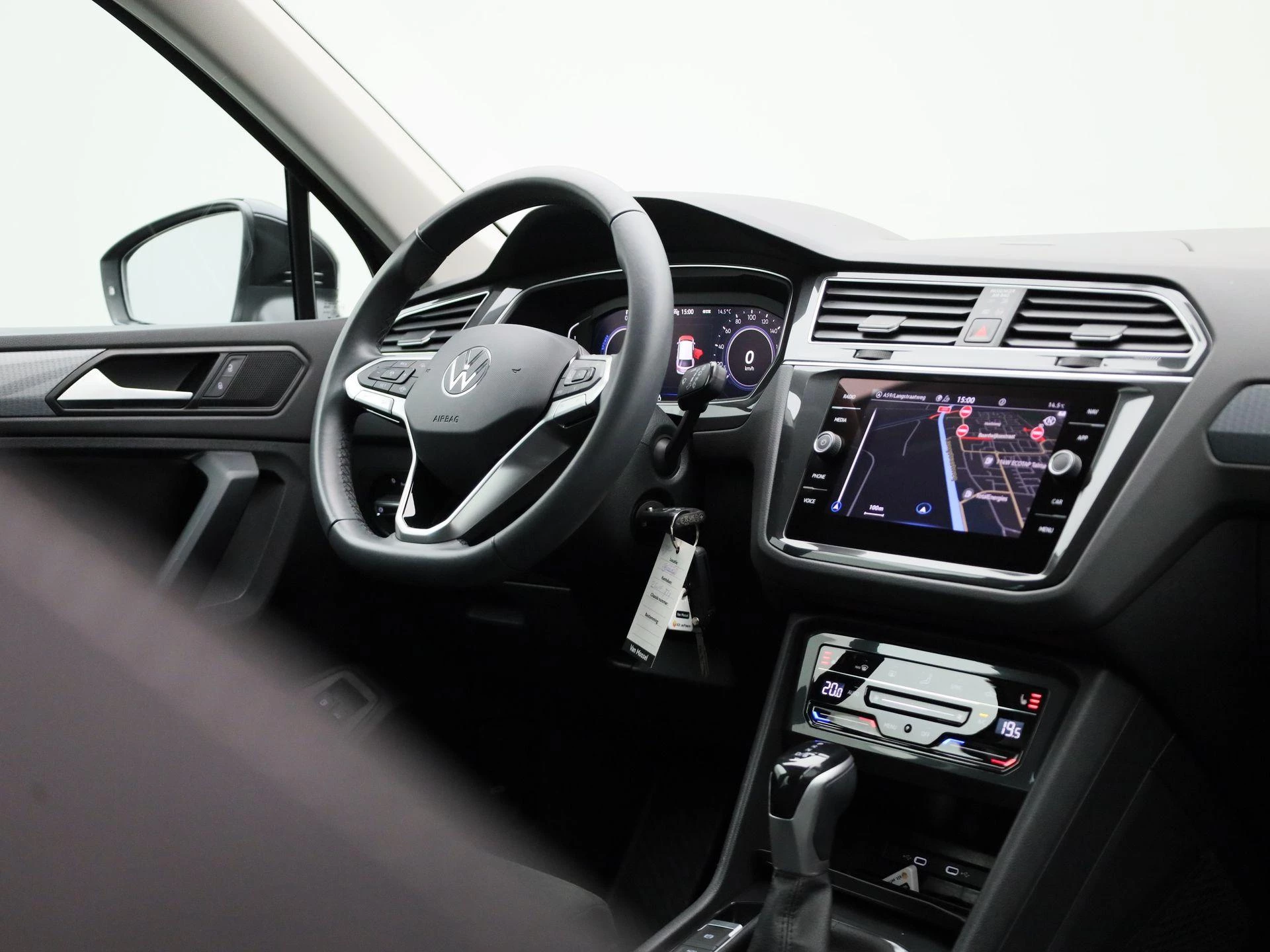 Volkswagen-Tiguan-image-33