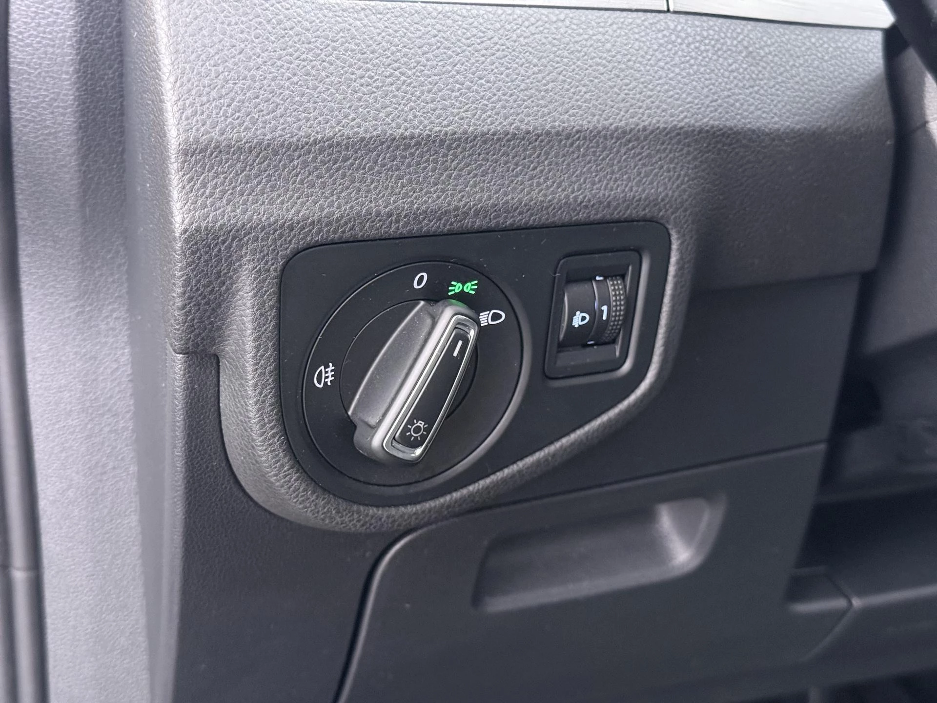 Volkswagen-Golf Sportsvan-image-28