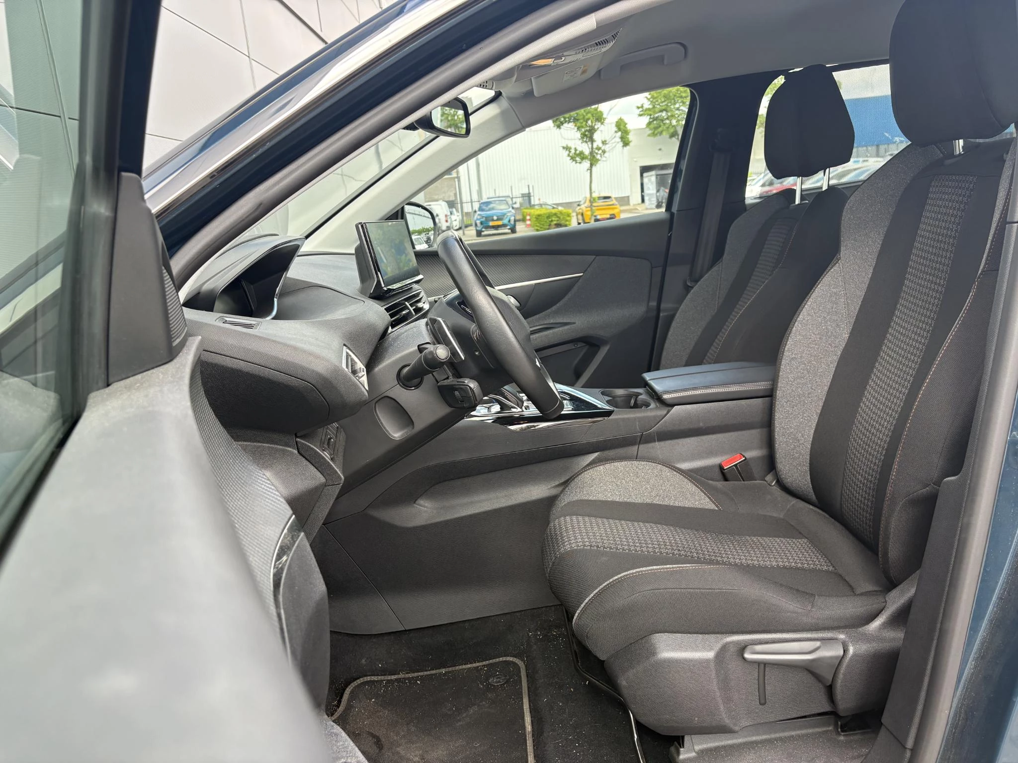 Peugeot-5008-image-19