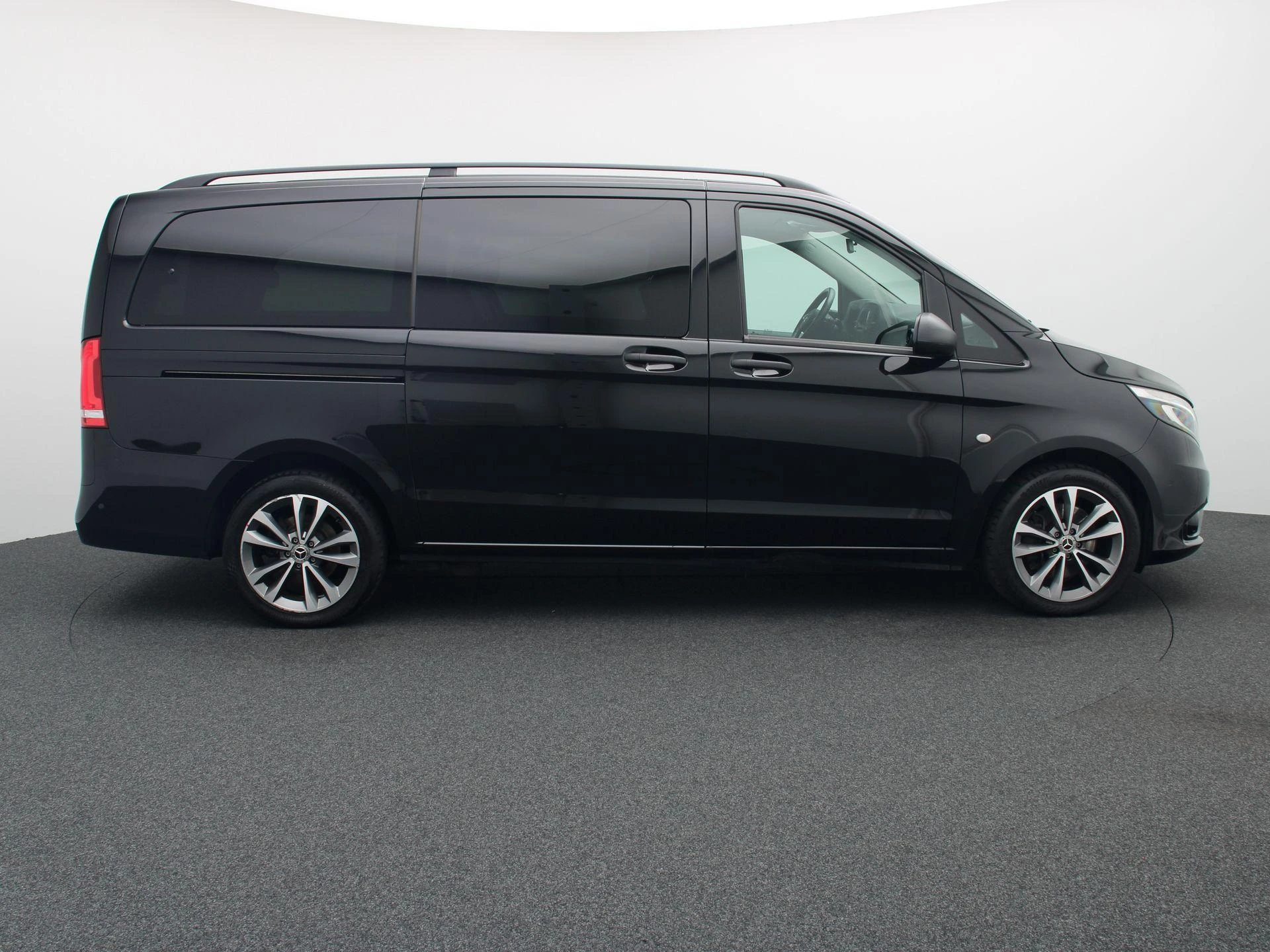 Mercedes-Benz-Vito-image-5