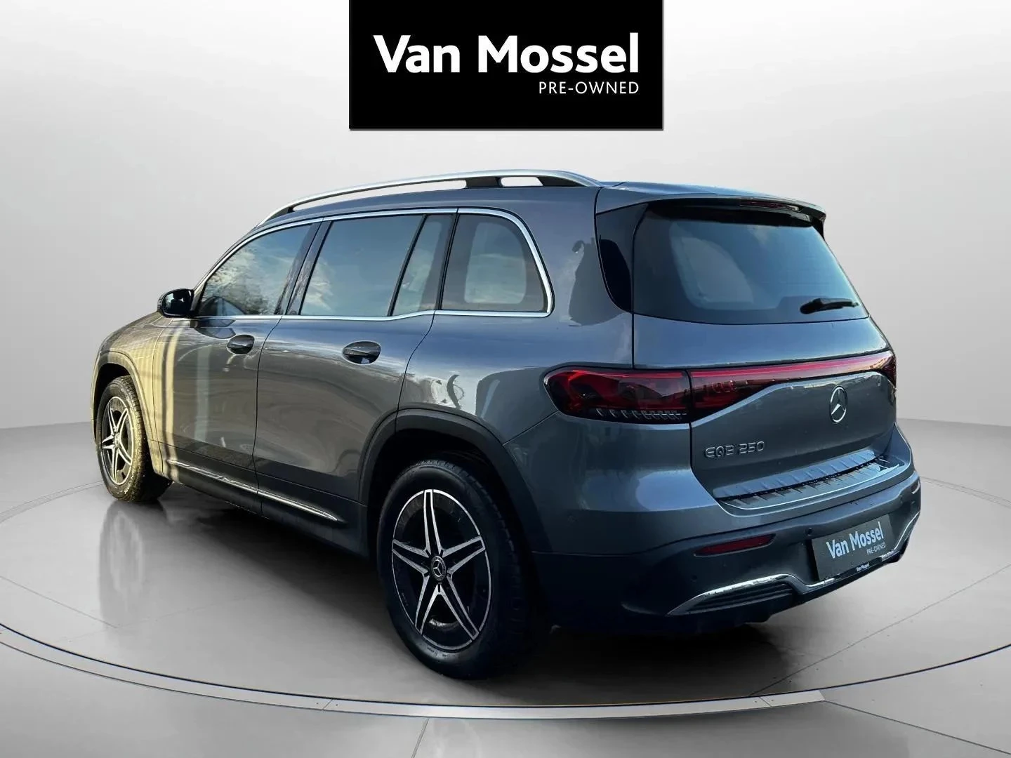 Mercedes-Benz-EQB-image-6