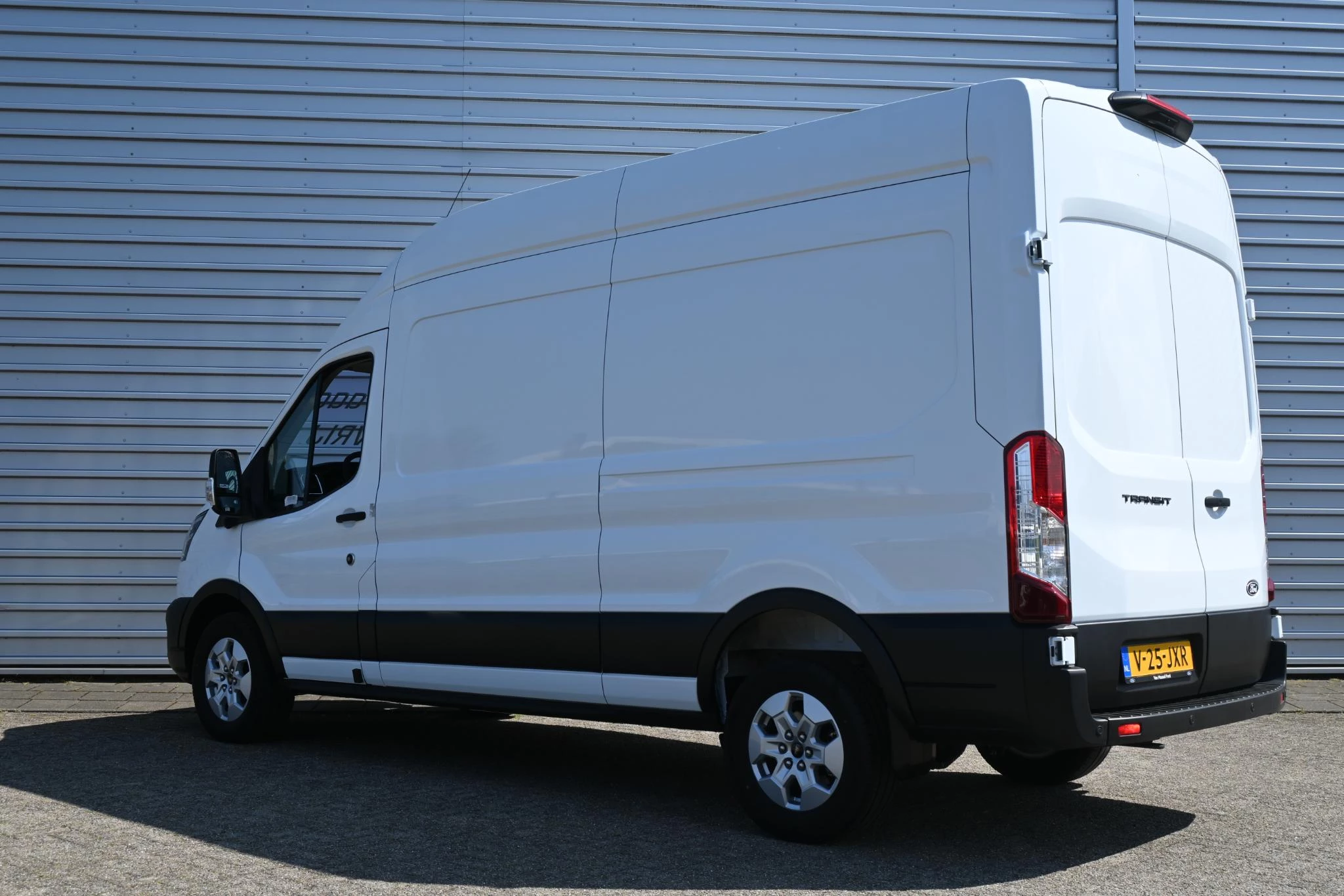 Ford-Transit-image-1