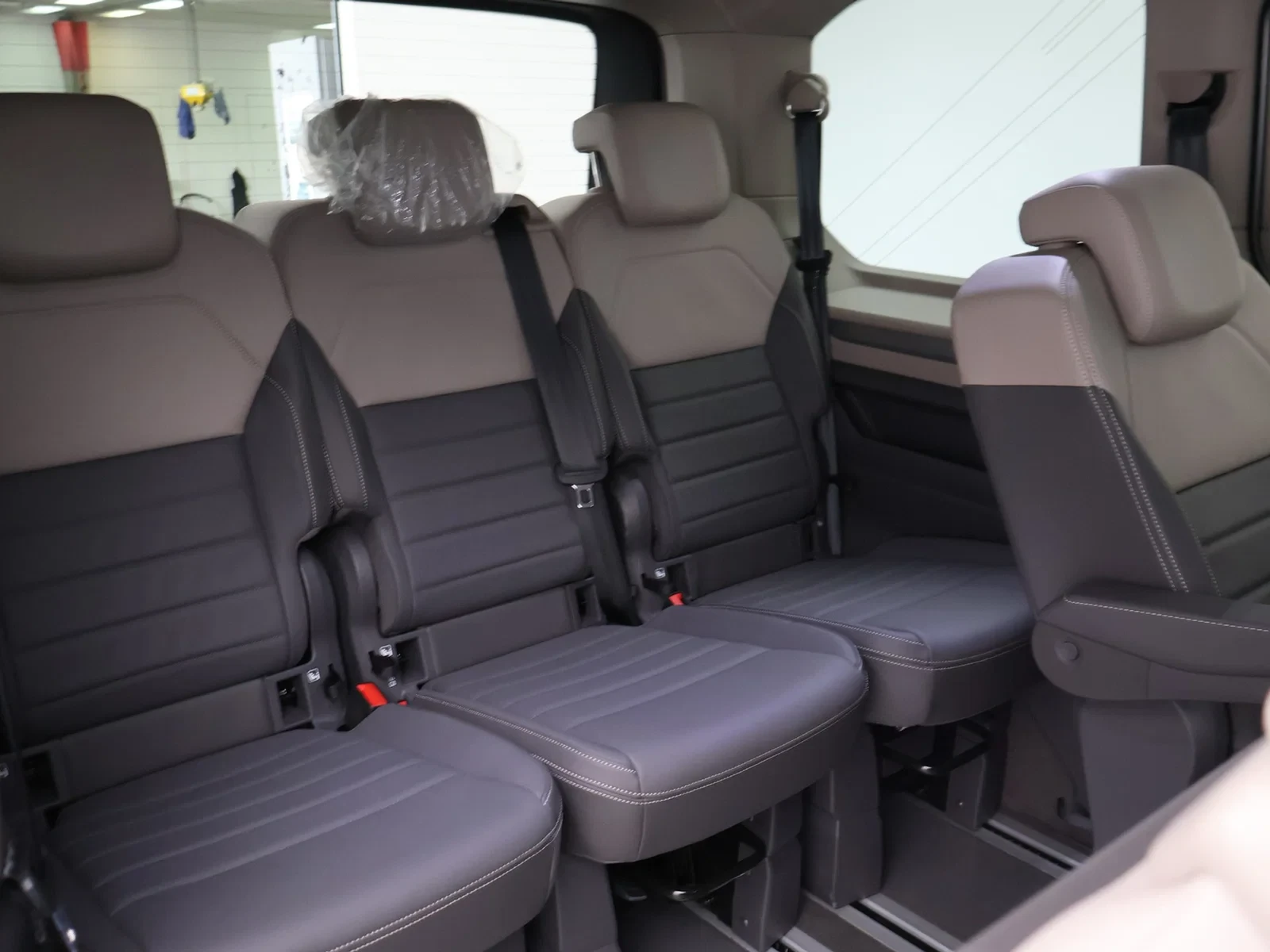 Volkswagen Multivan T7 eHybrid (PHEV) Multivan T7 PHEV Life Korte versie 1.5eHybrid 4X4 245PK *AUTOMAAT*7 ZITPLAATSEN*VIRTUAL COCKPIT*TREK