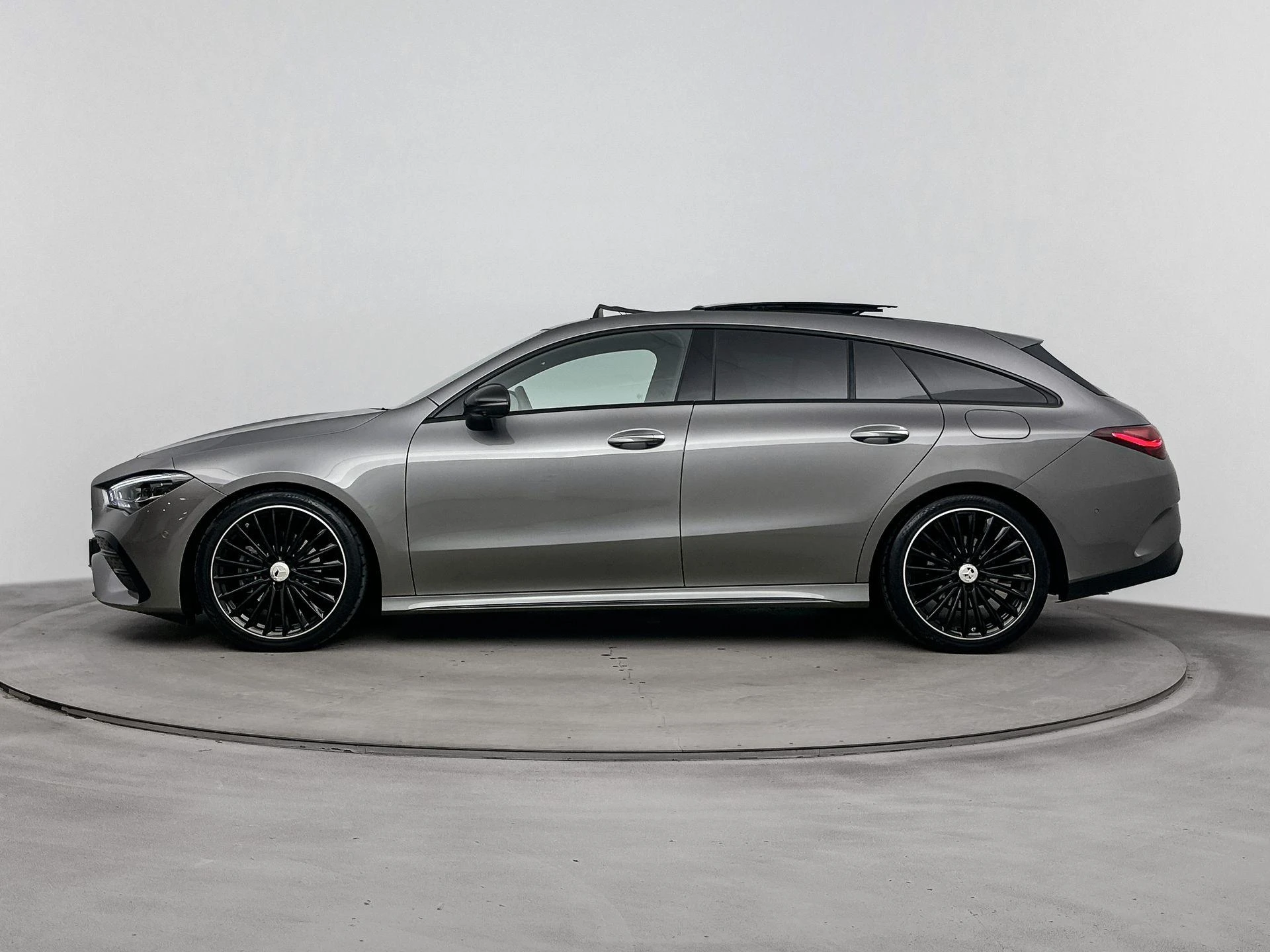 Mercedes-Benz-CLA-image-1
