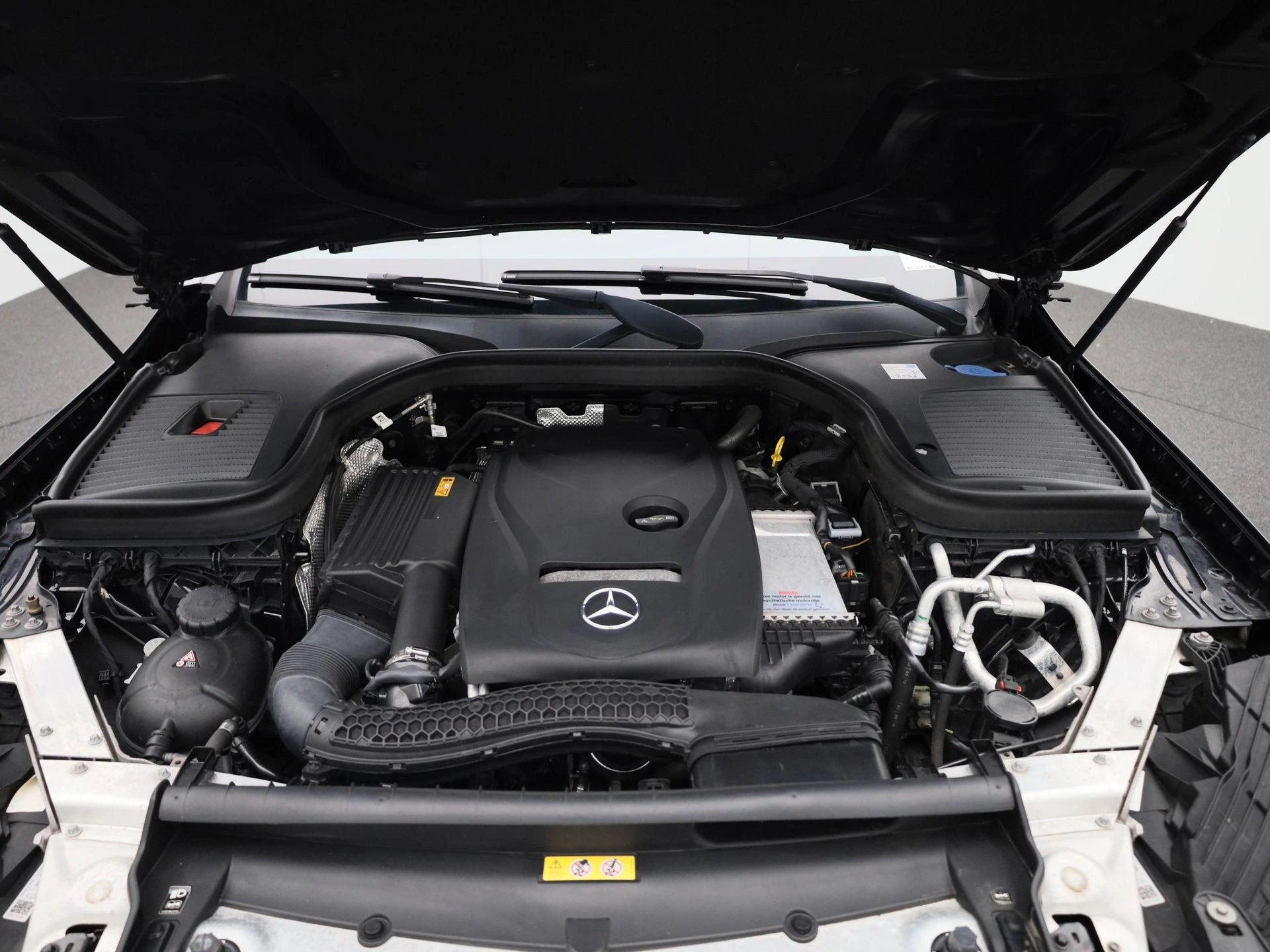 Mercedes-Benz-GLC-image-40