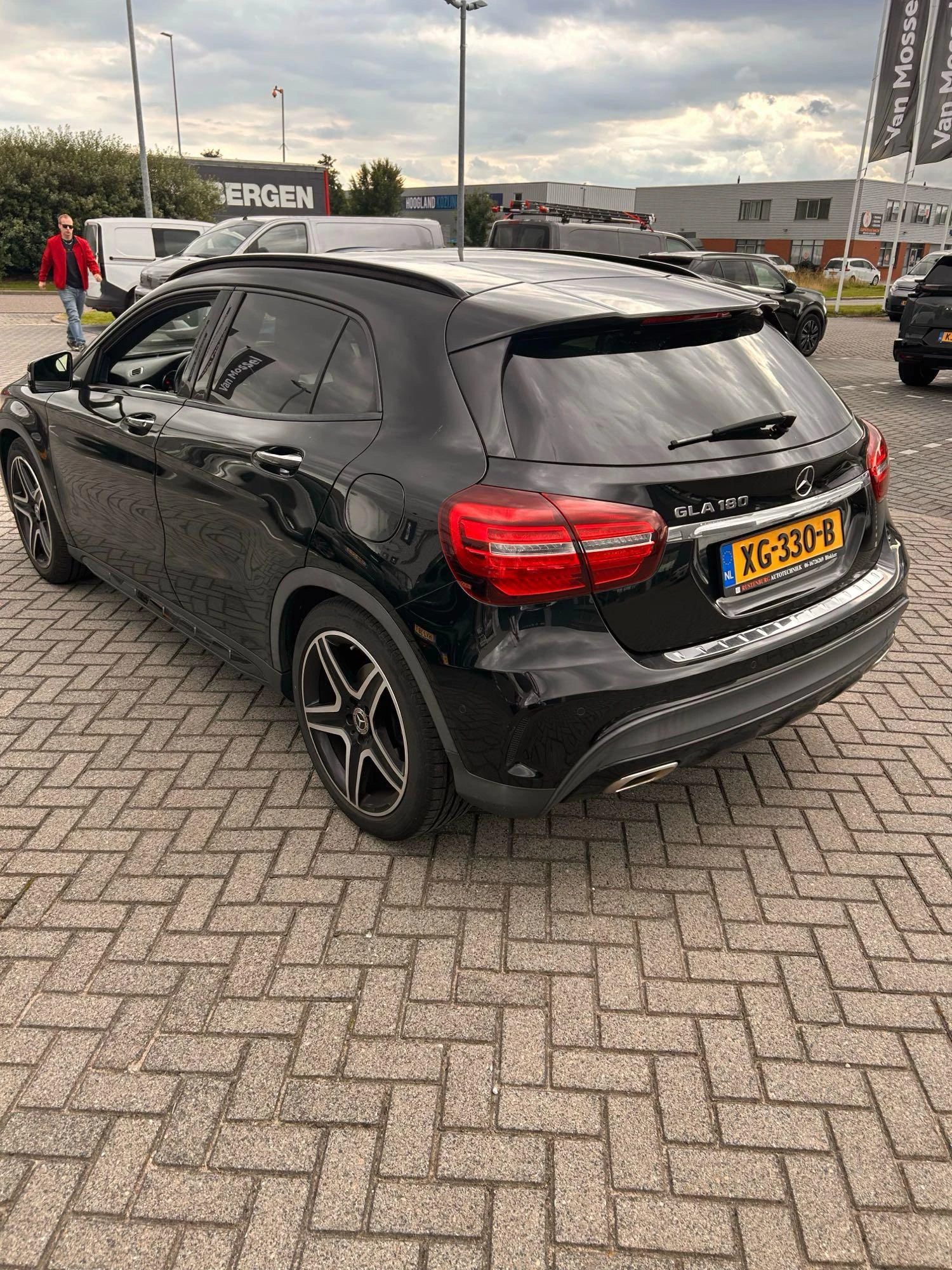 Mercedes-Benz-GLA-image-2