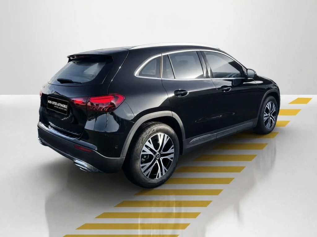 Mercedes-Benz-GLA 200 d-image-14