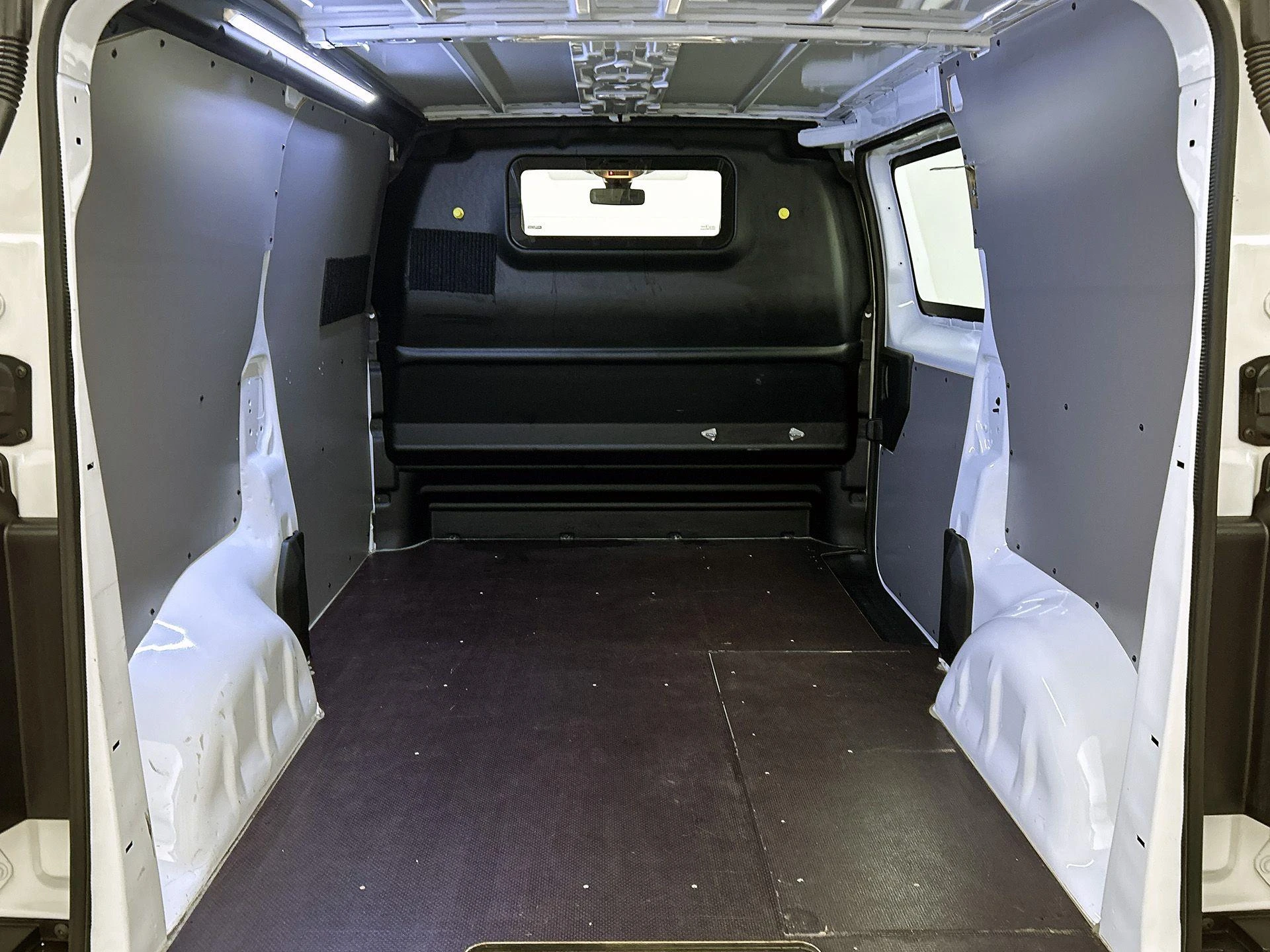 Opel-Vivaro-image-22