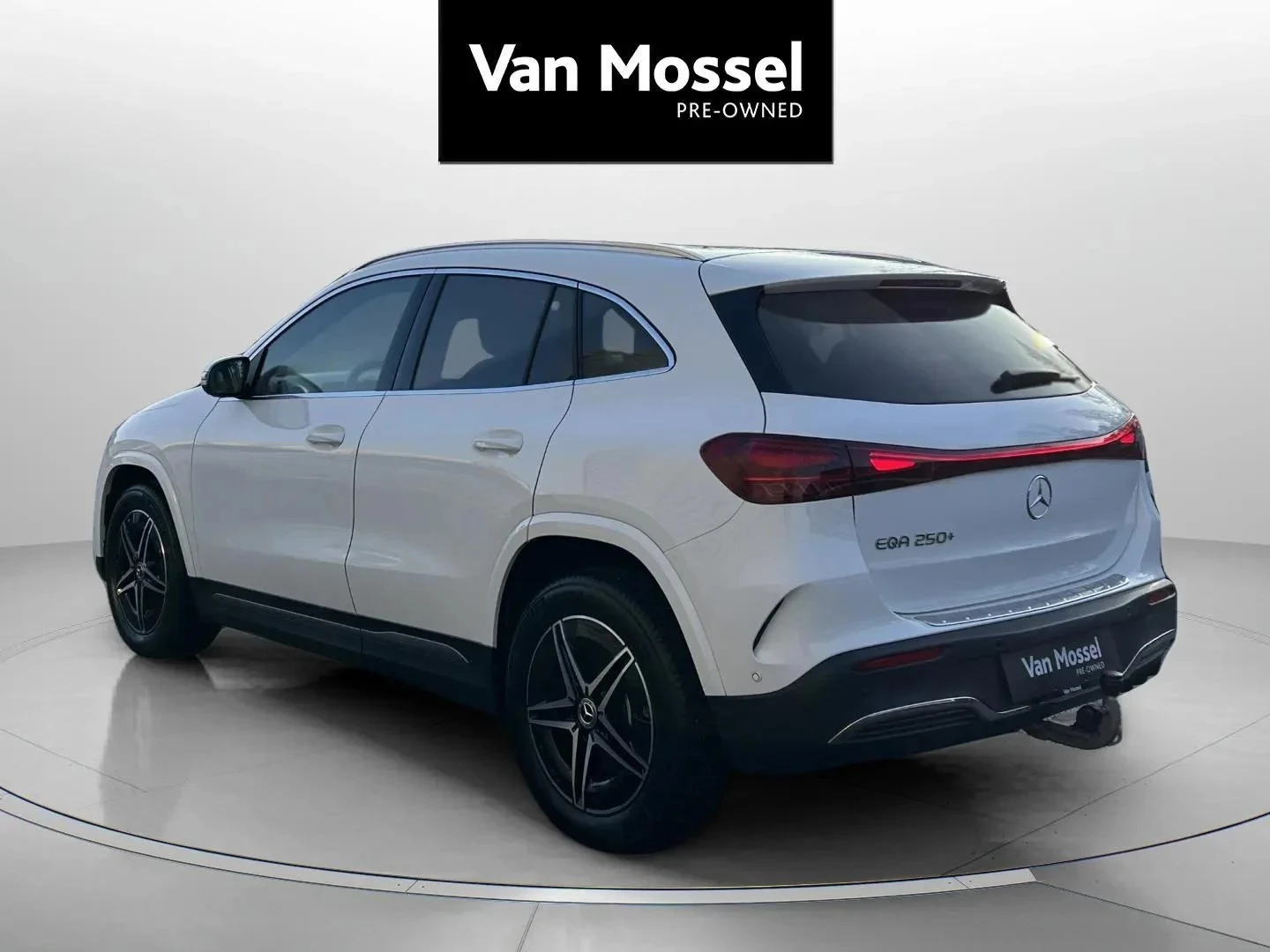 Mercedes-Benz-EQA-image-7