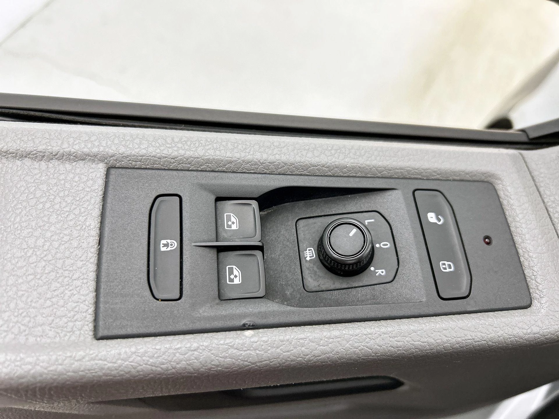 Volkswagen-Transporter-image-23