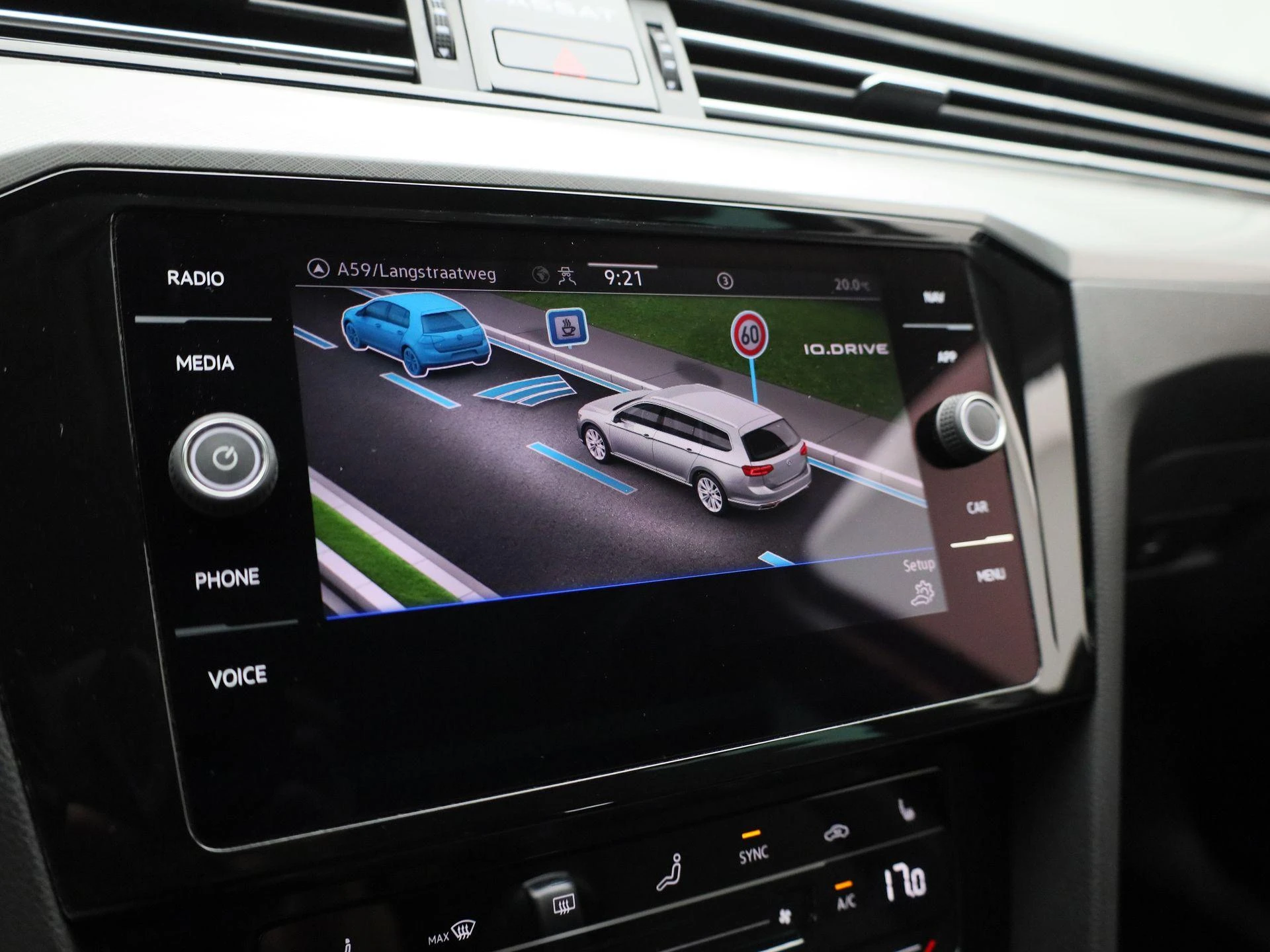 Volkswagen-Passat-image-24