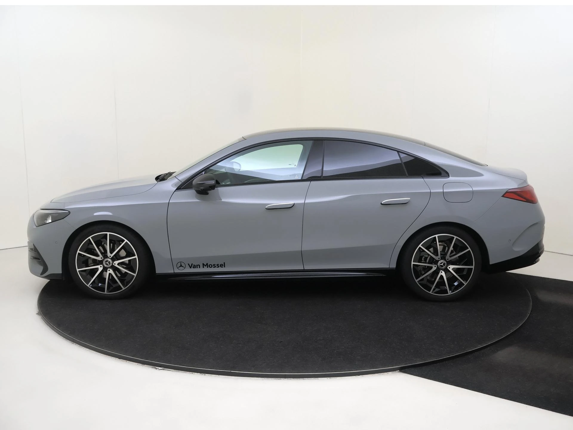 Mercedes-Benz-CLA-image-7