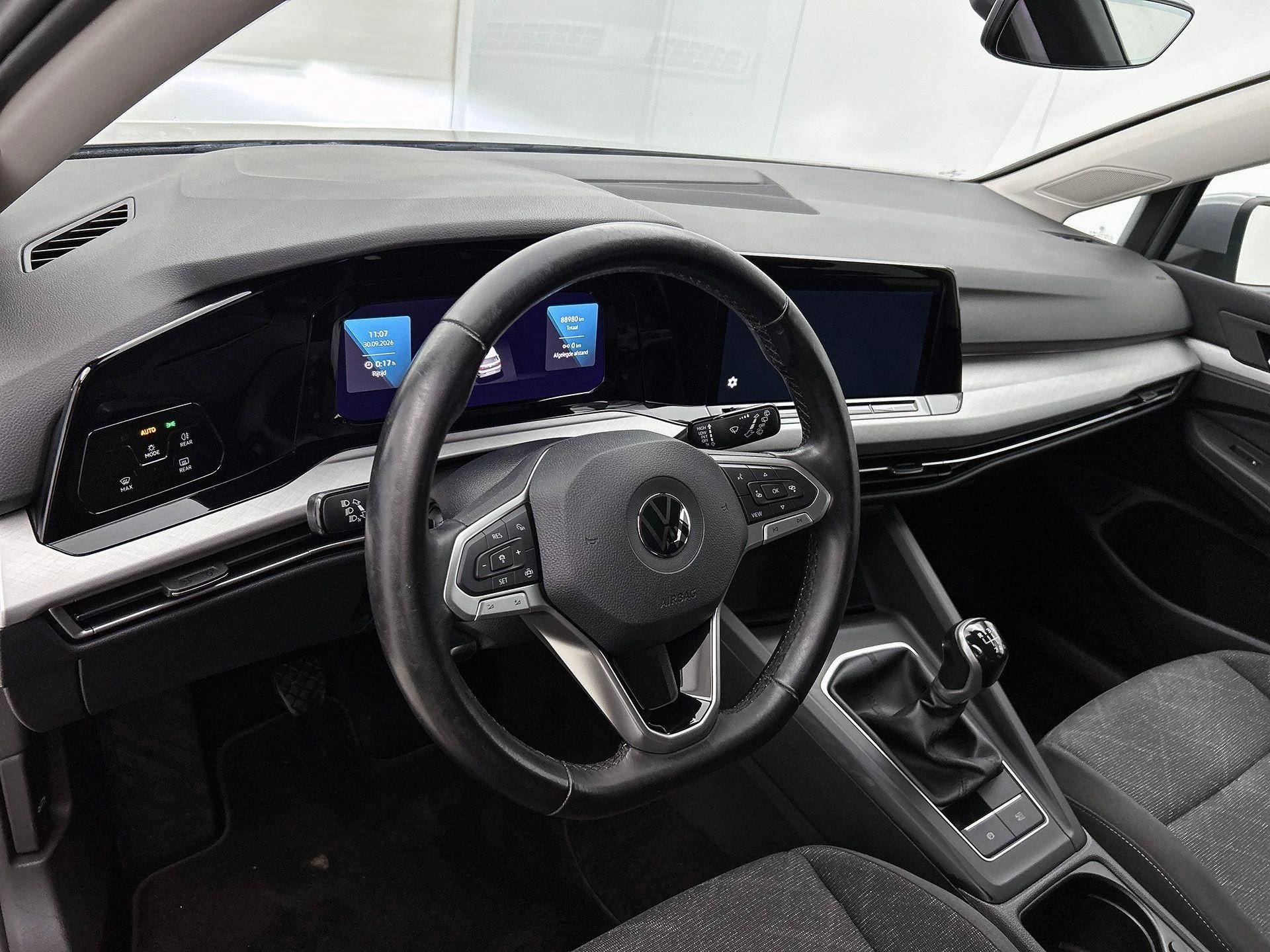 Volkswagen-Golf-image-16