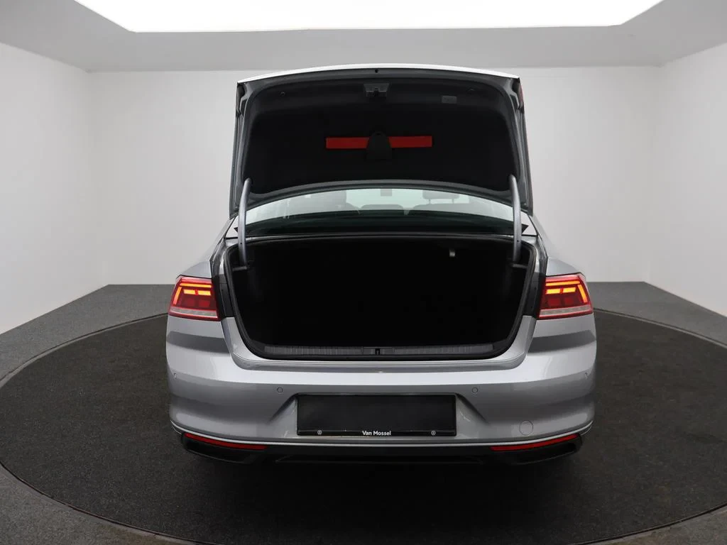 Volkswagen-Passat-image-16