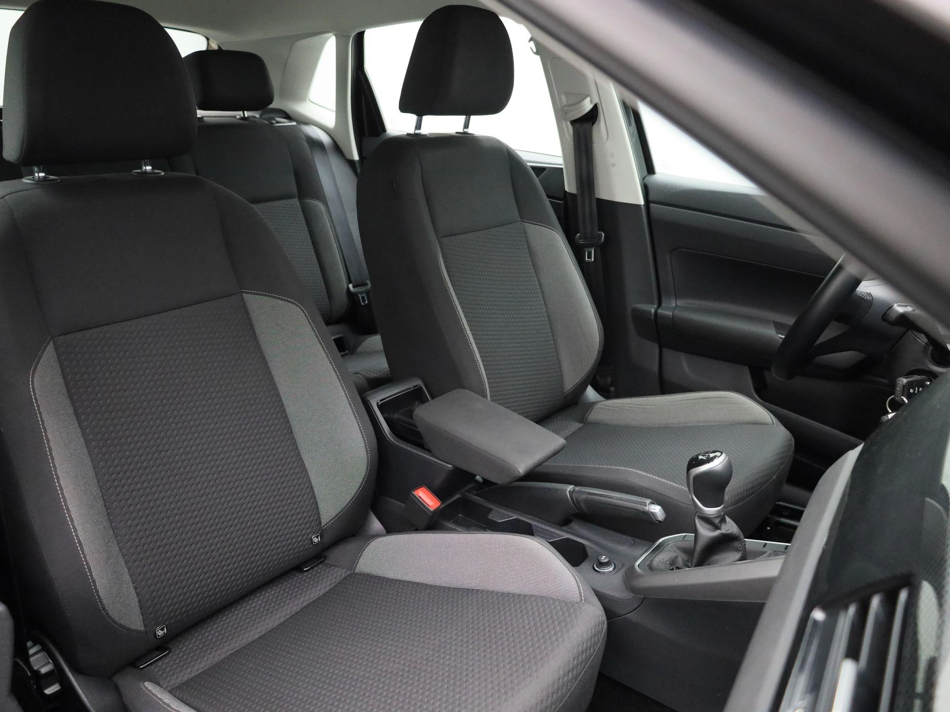 Volkswagen-Polo-image-35