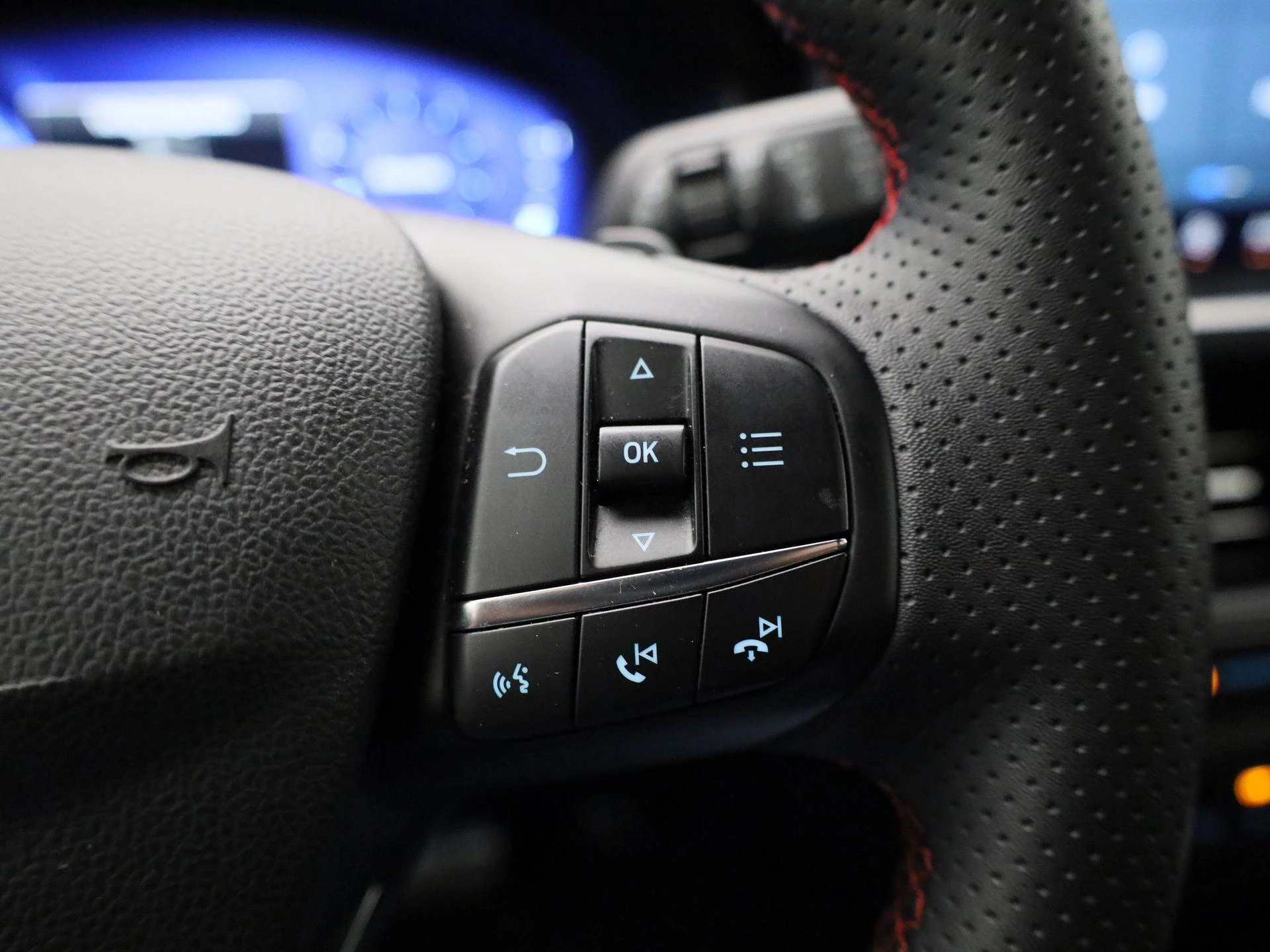 Ford Focus Wagon 1.0 EcoBoost Hybrid ST Line X