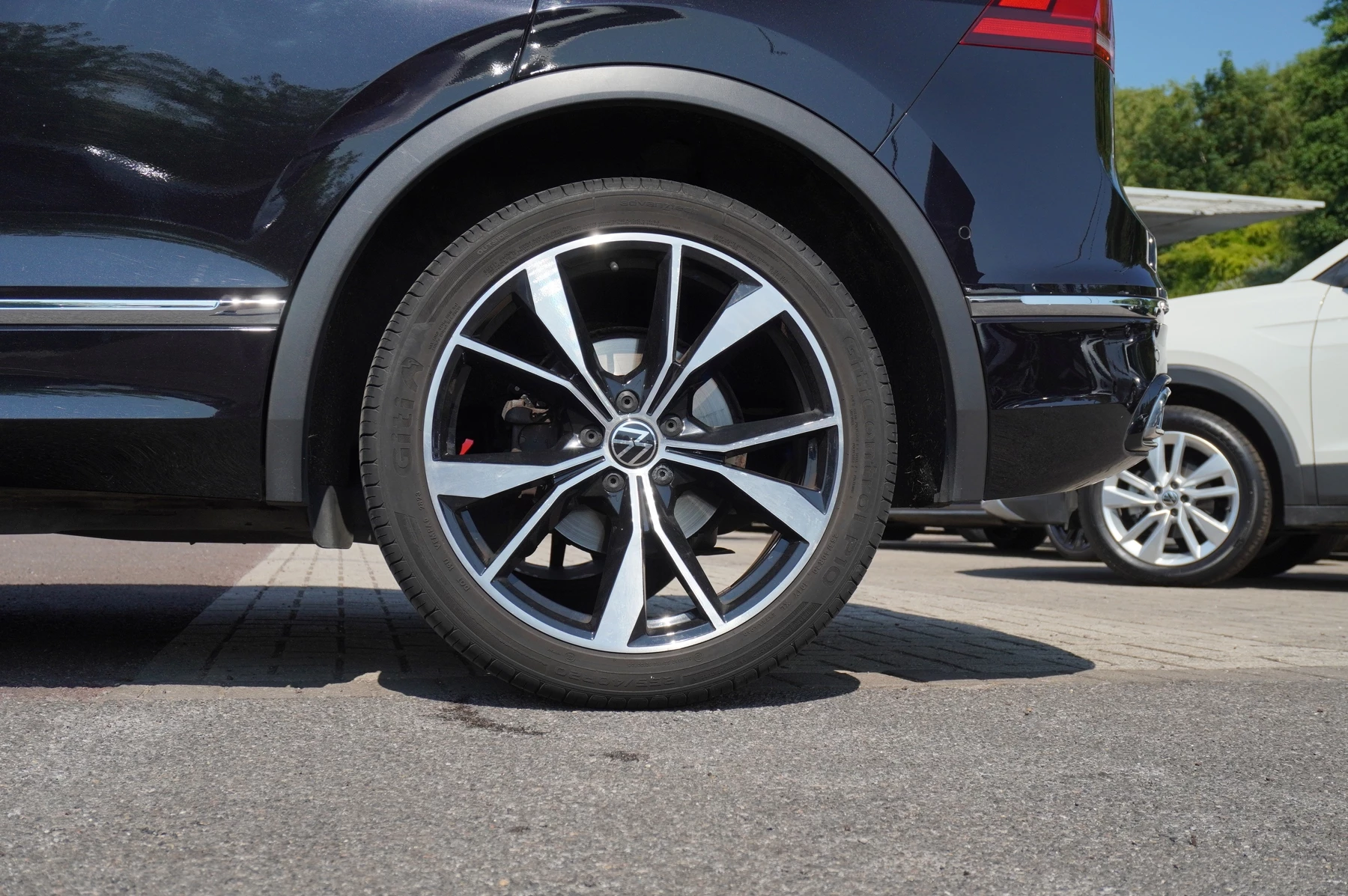 Volkswagen-Tiguan-image-19