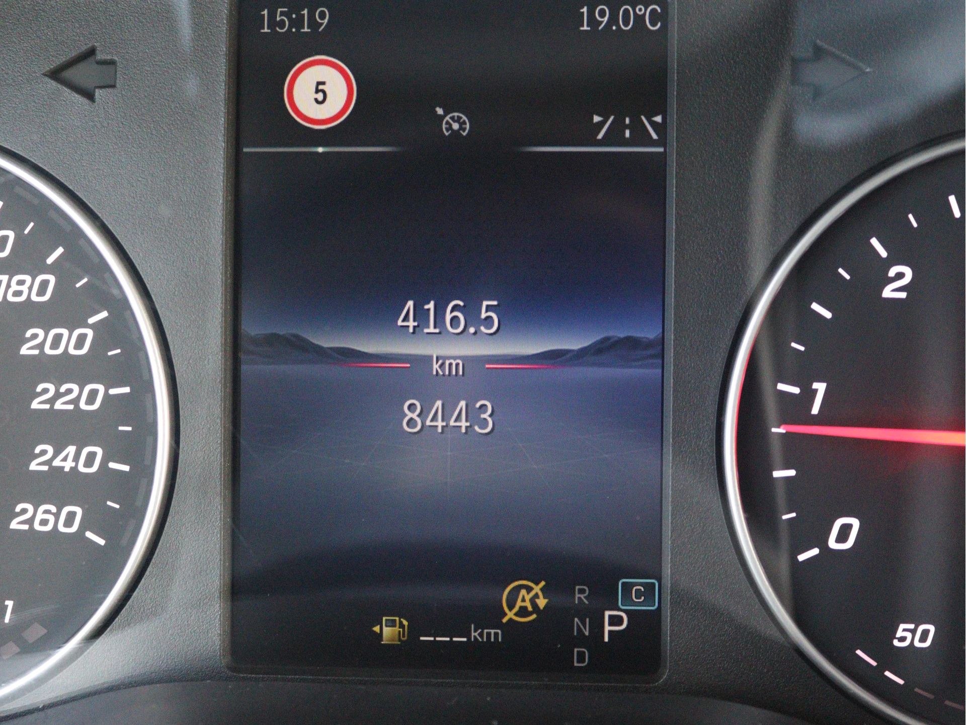 Mercedes-Benz-Vito-image-5