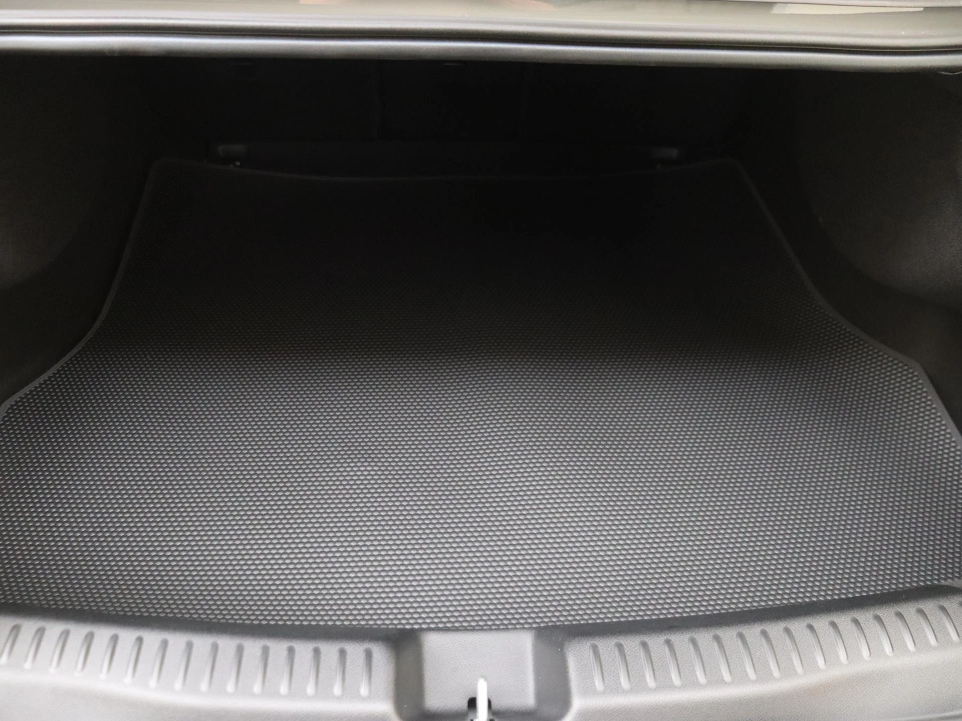 Mercedes-Benz-CLA-image-25