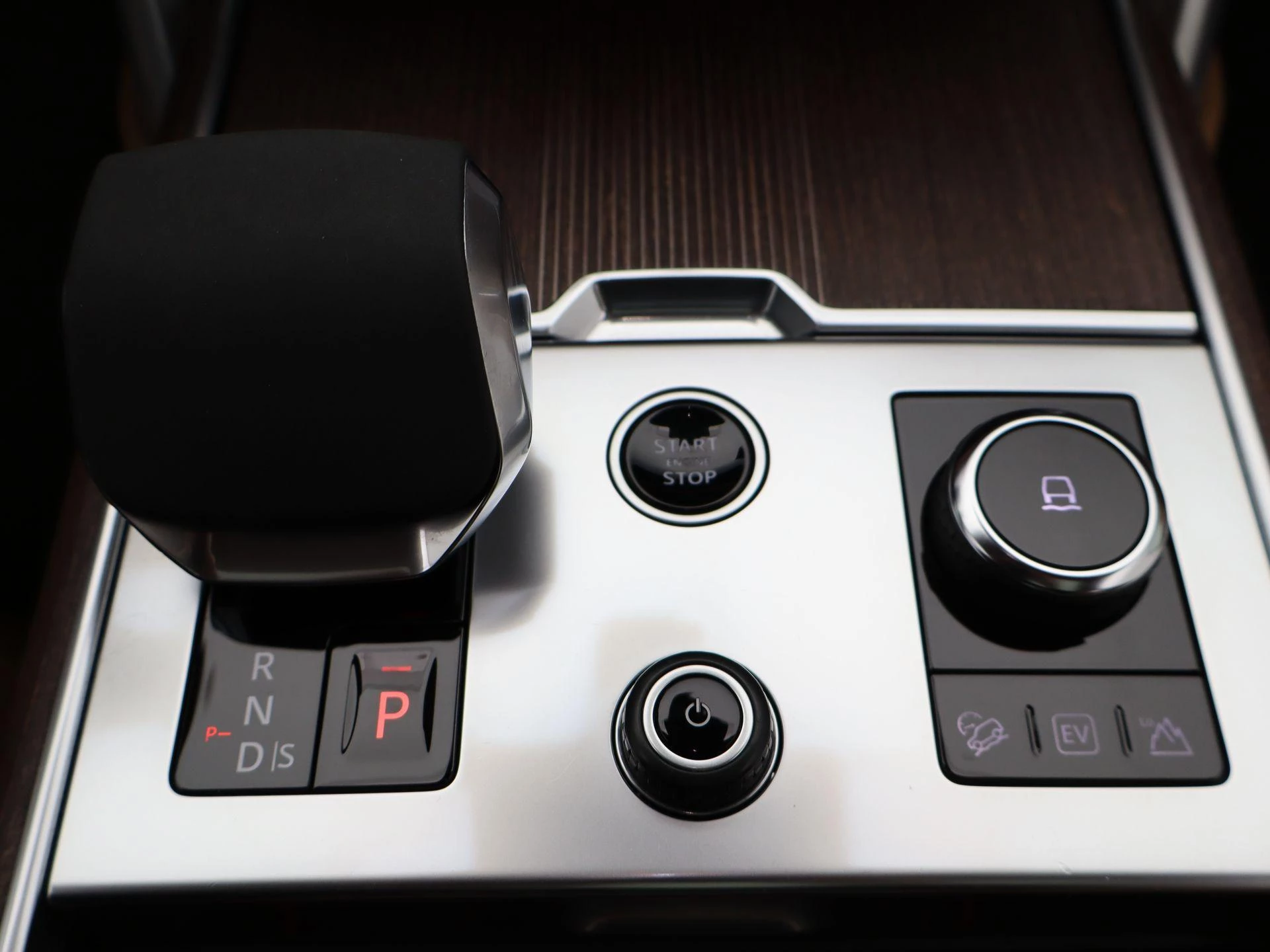Land Rover-Range Rover-image-21