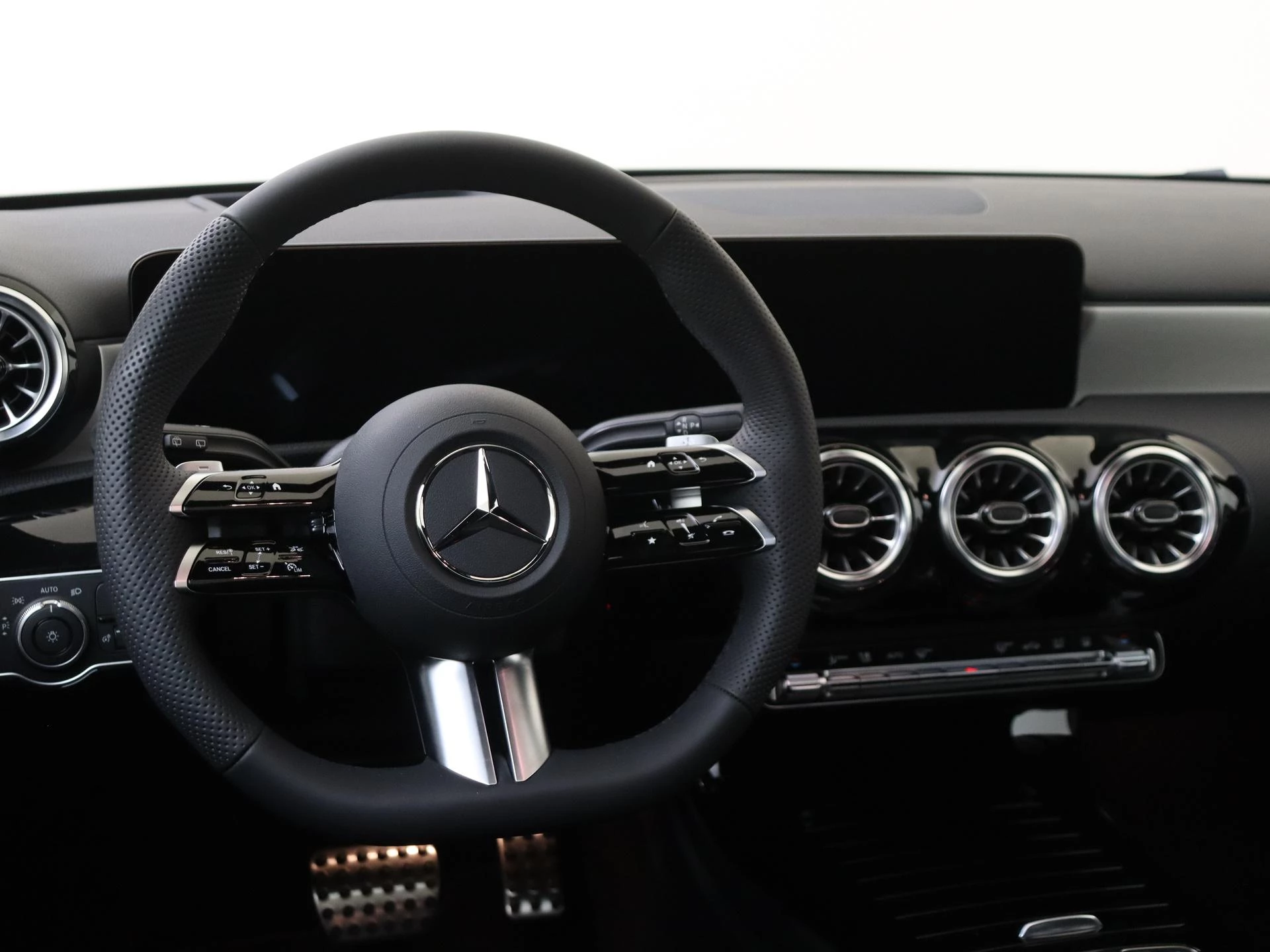 Mercedes-Benz-A-Klasse-image-12
