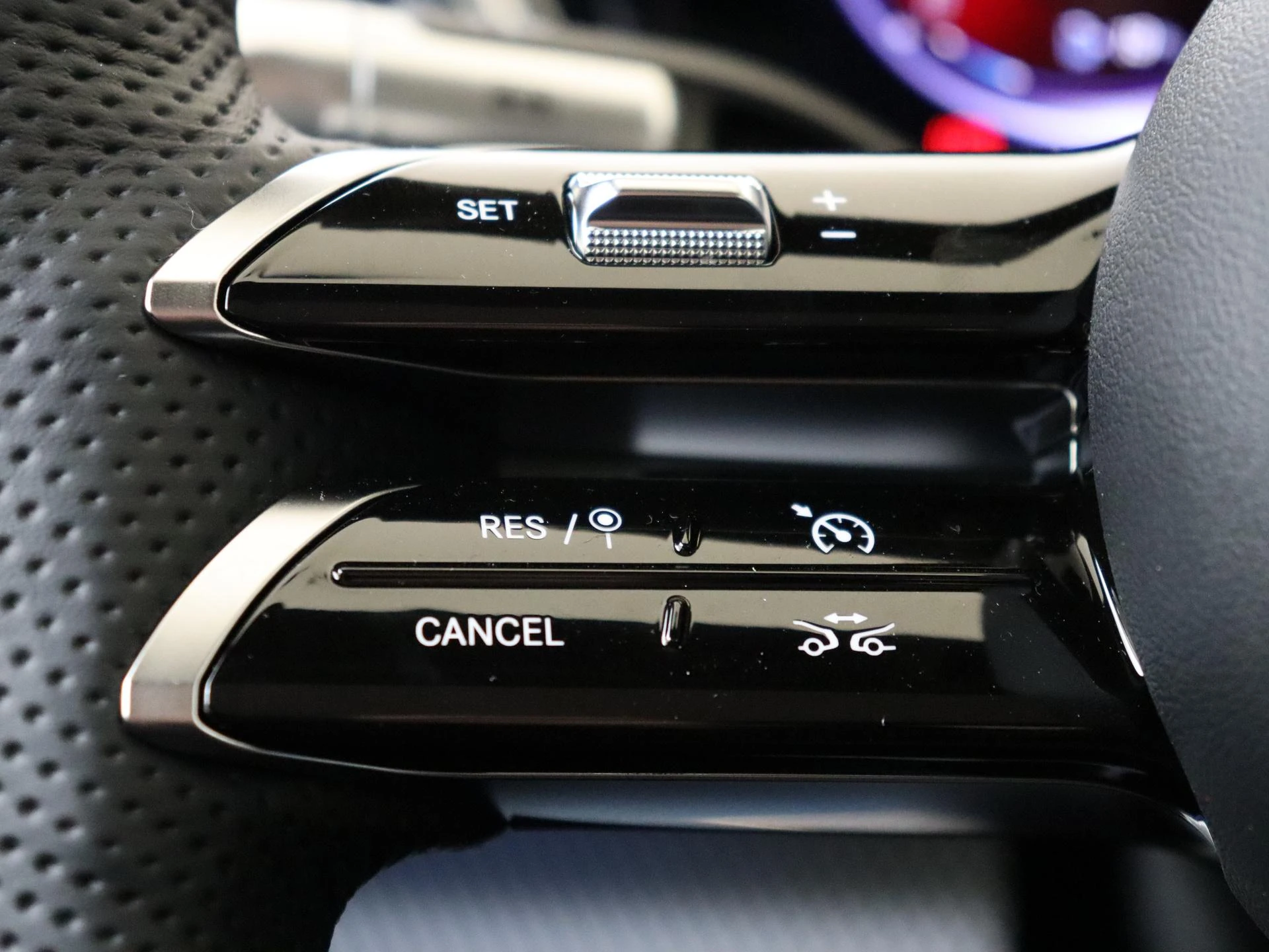 Mercedes-Benz-C-Klasse-image-11