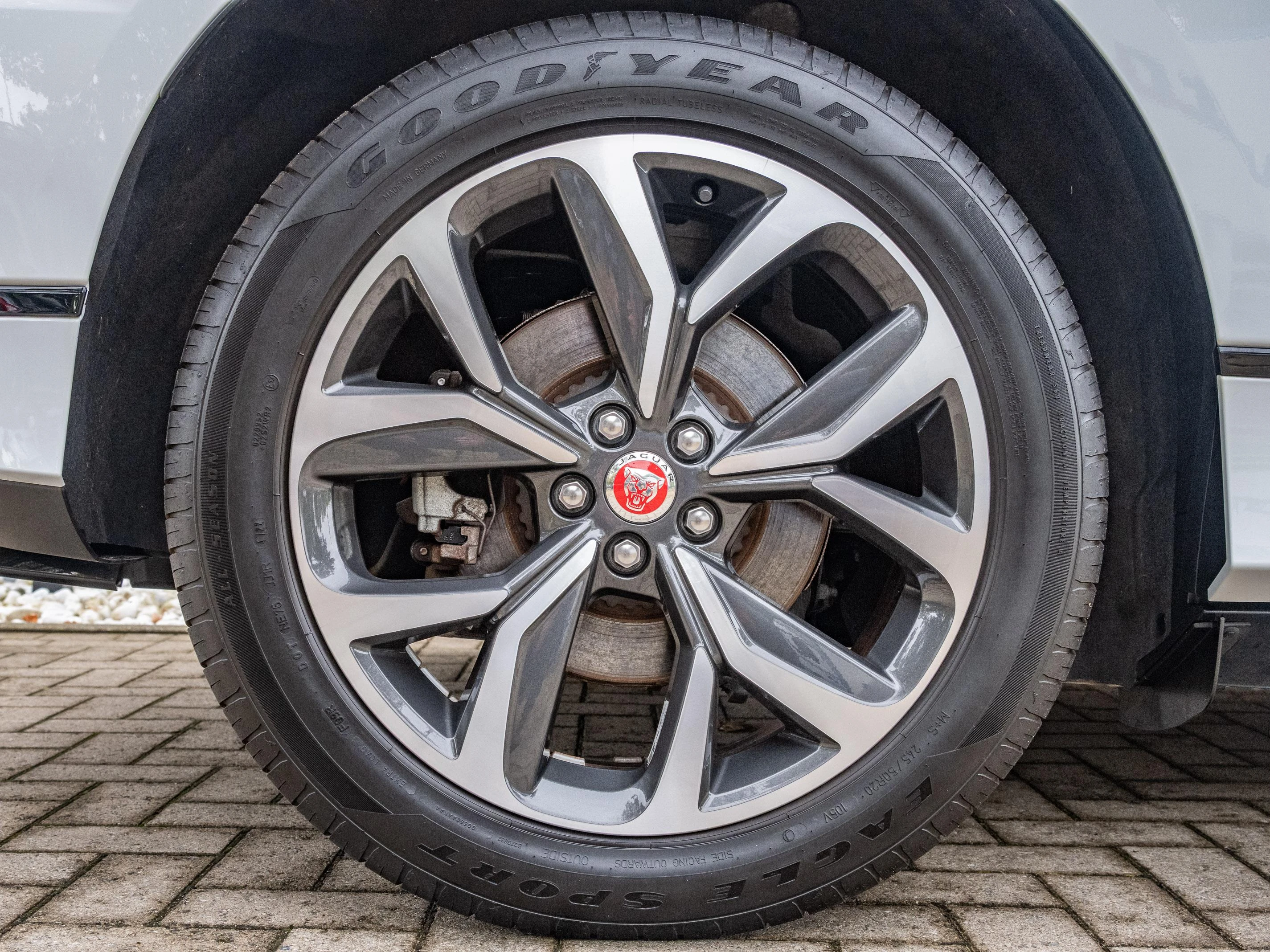 Jaguar-I-PACE-image-9