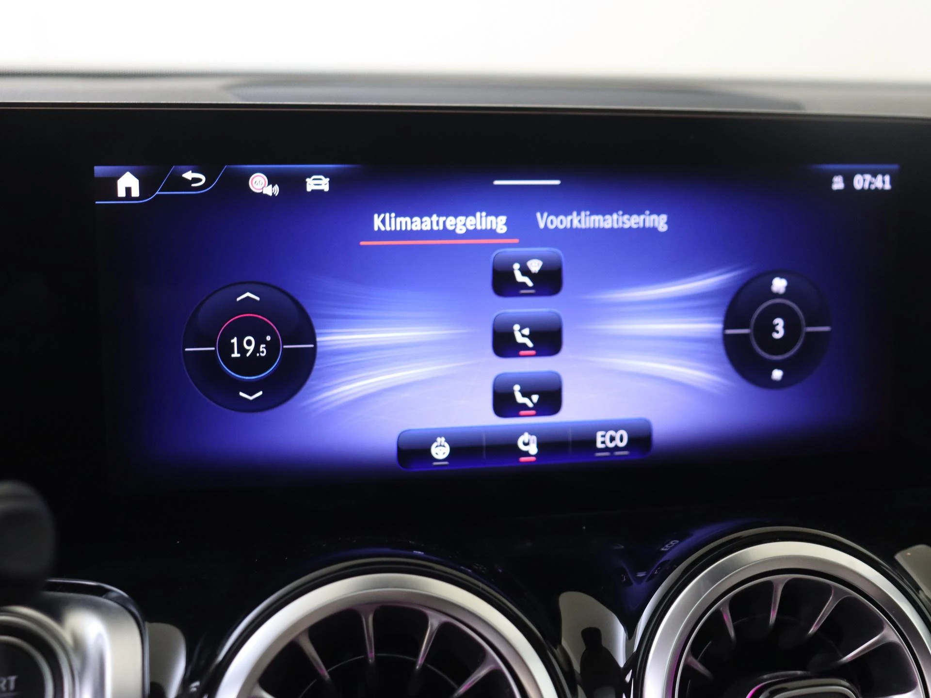 Mercedes-Benz-EQB-image-18