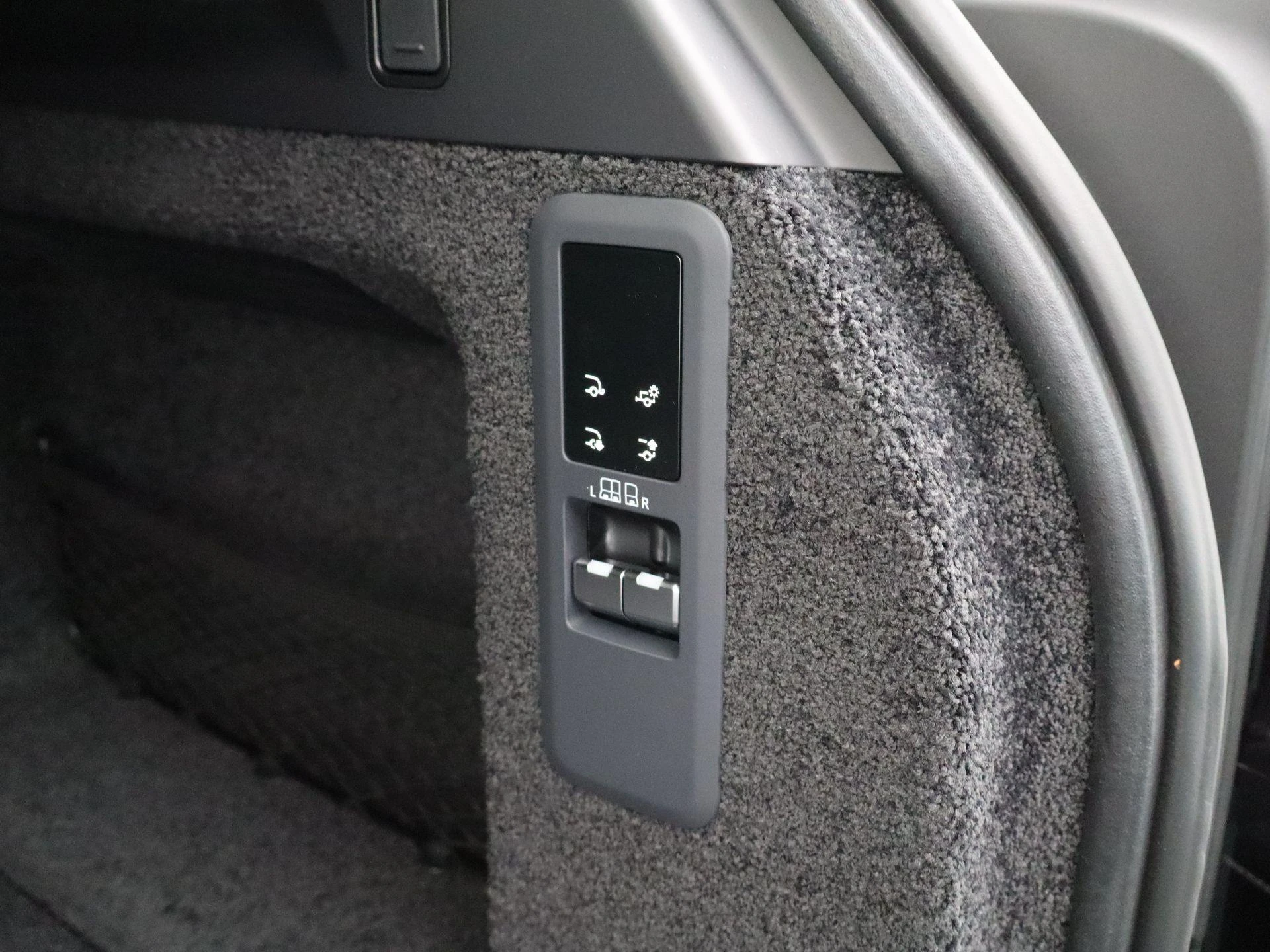 Land Rover-Range Rover-image-34