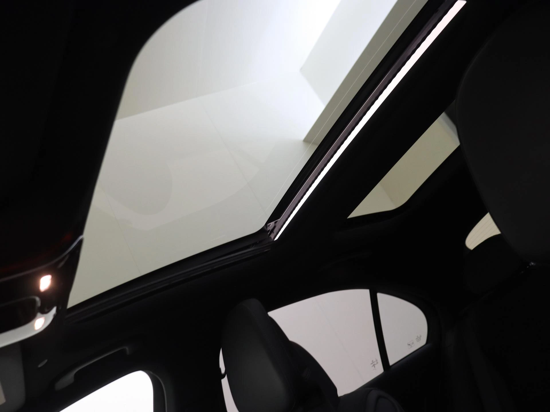 Mercedes-Benz-C-Klasse-image-27