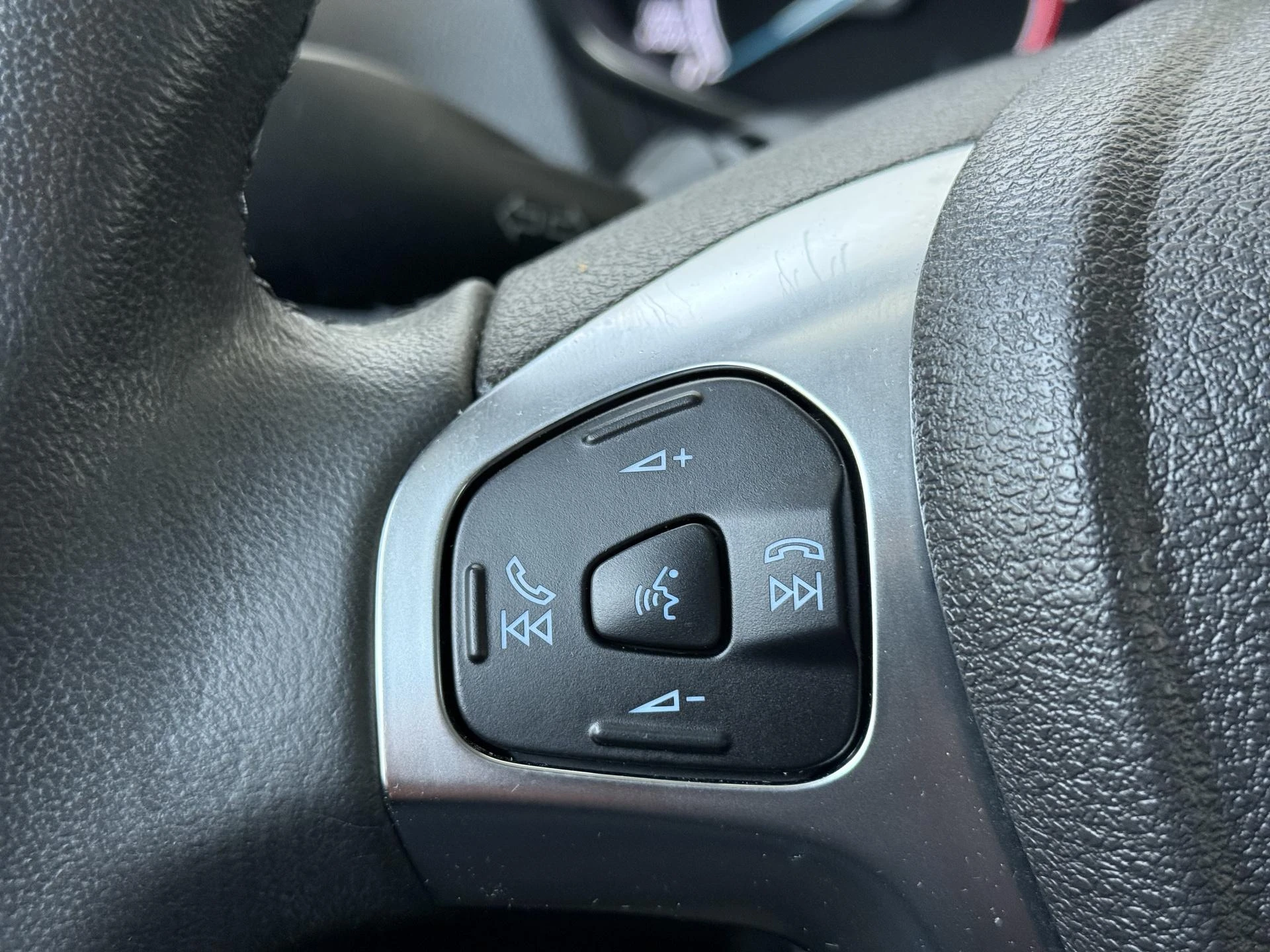 Ford-Tourneo Courier-image-11