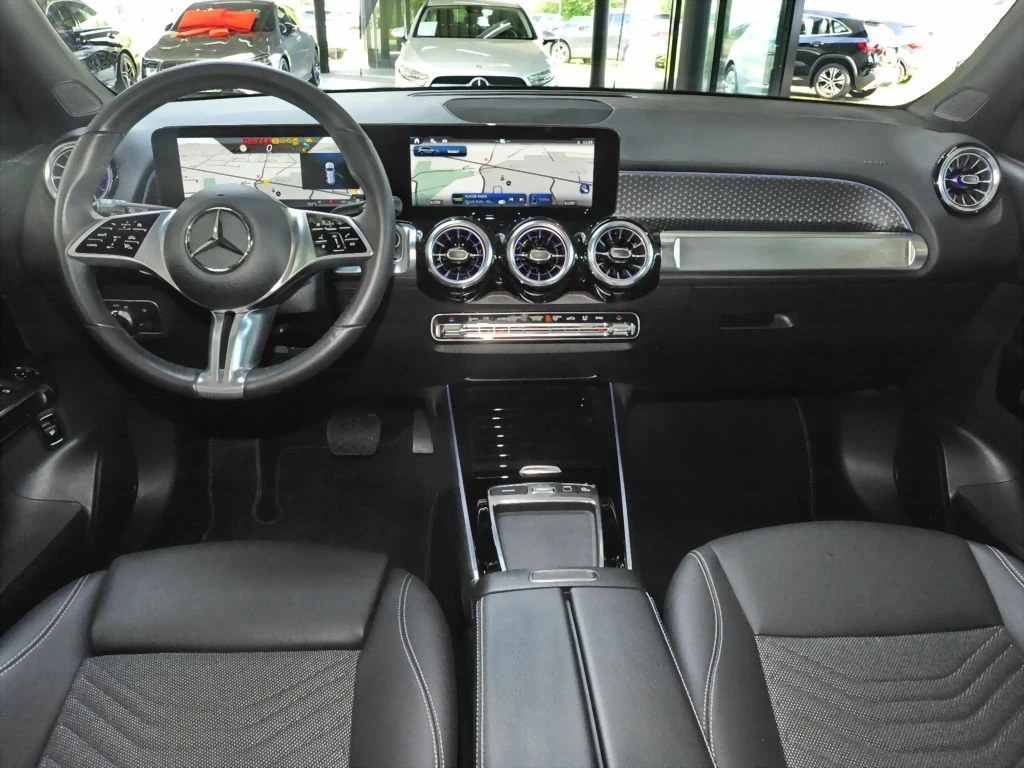 Mercedes-Benz-GLB 200 d-image-11