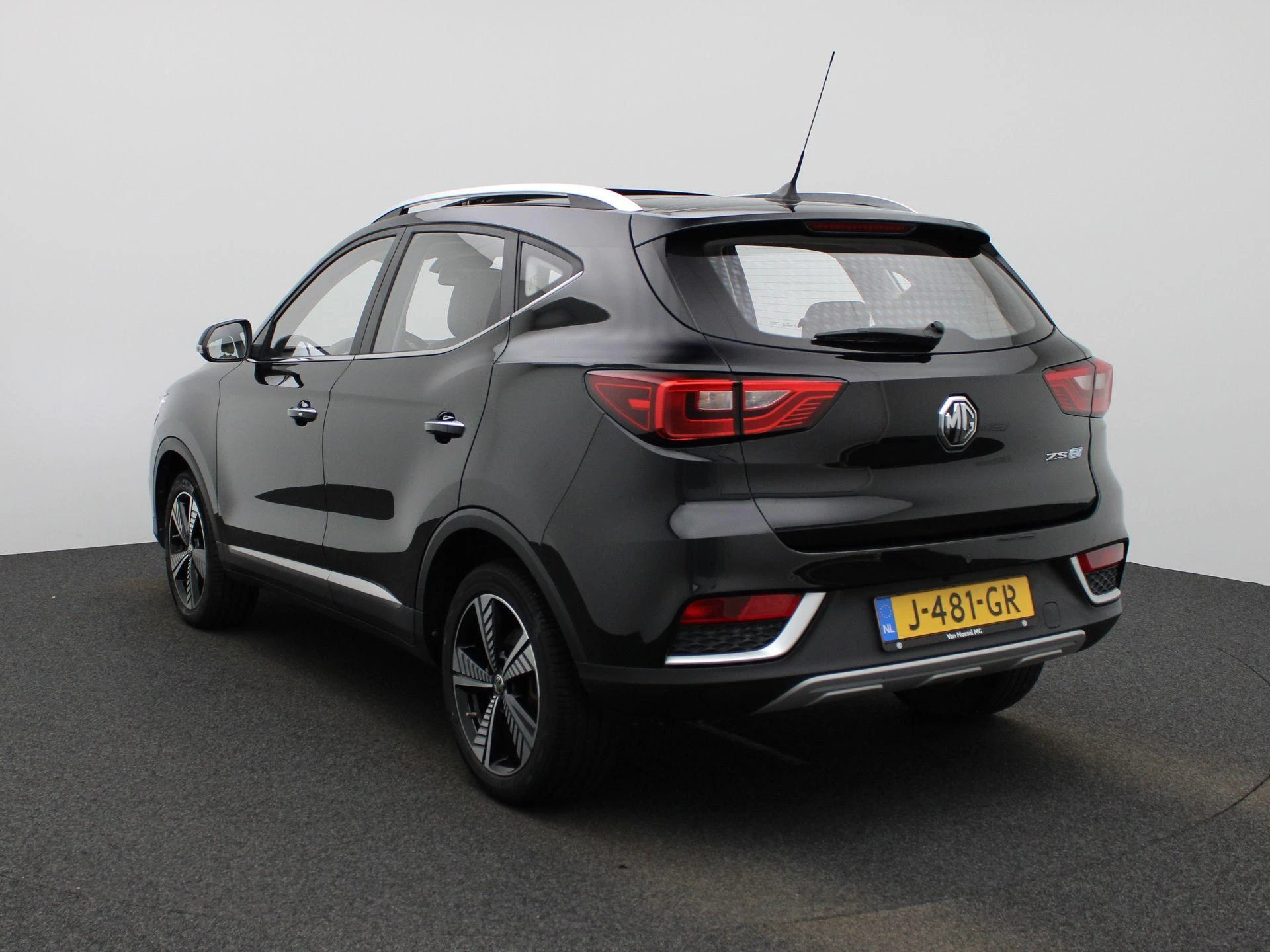 MG-ZS EV-image-1