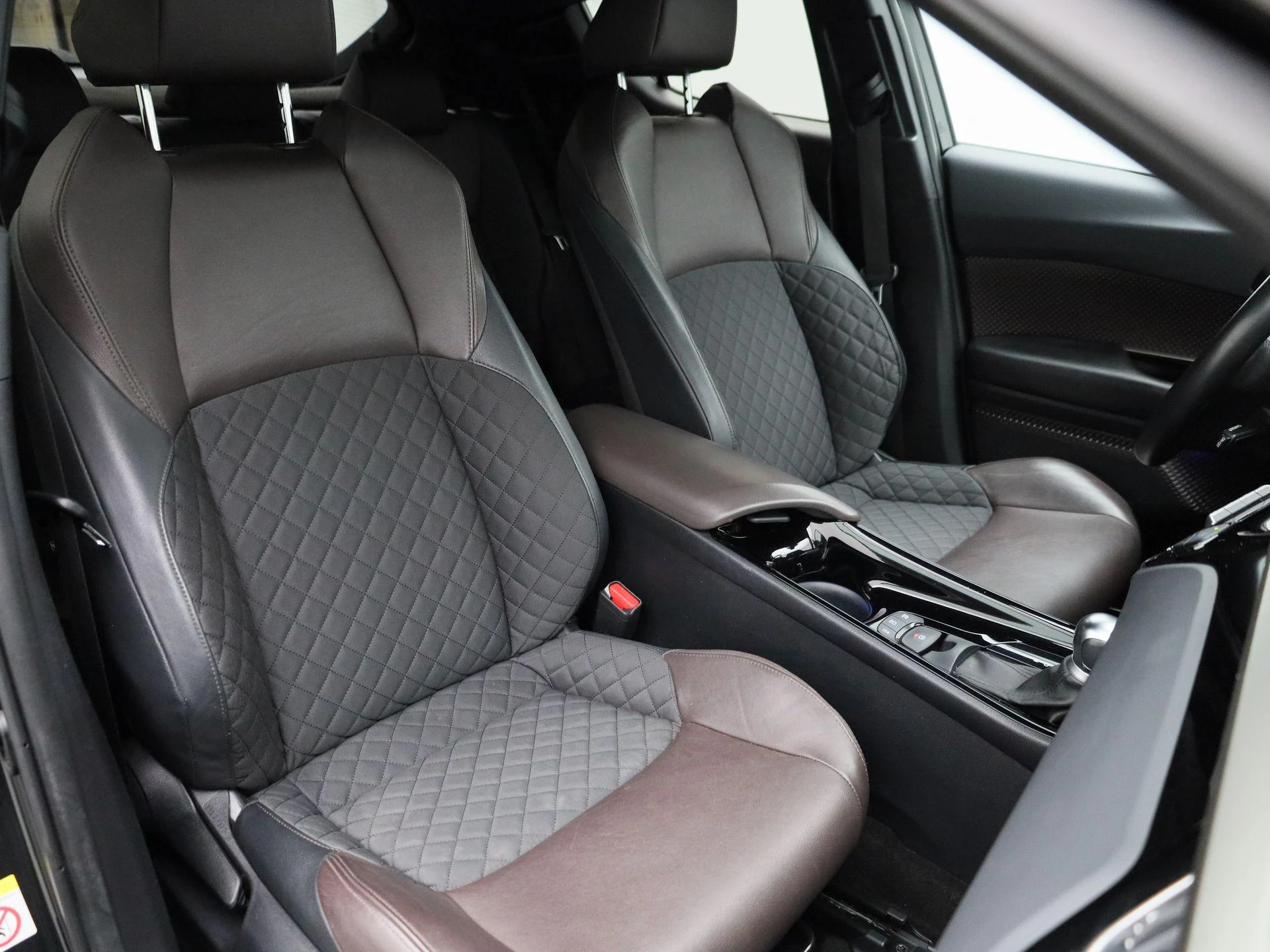 Toyota-C-HR-image-39