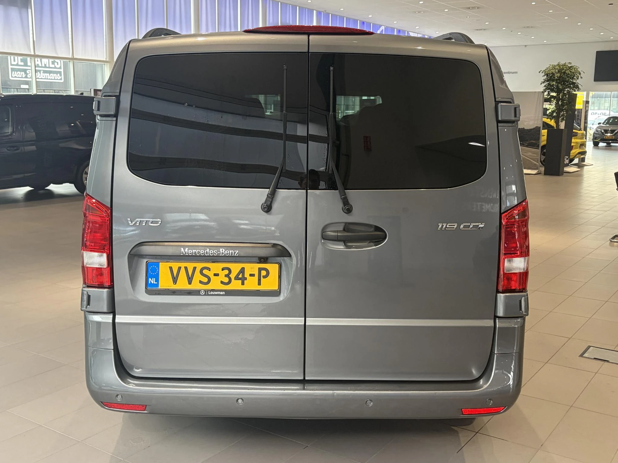 Mercedes-Benz-Vito-image-3