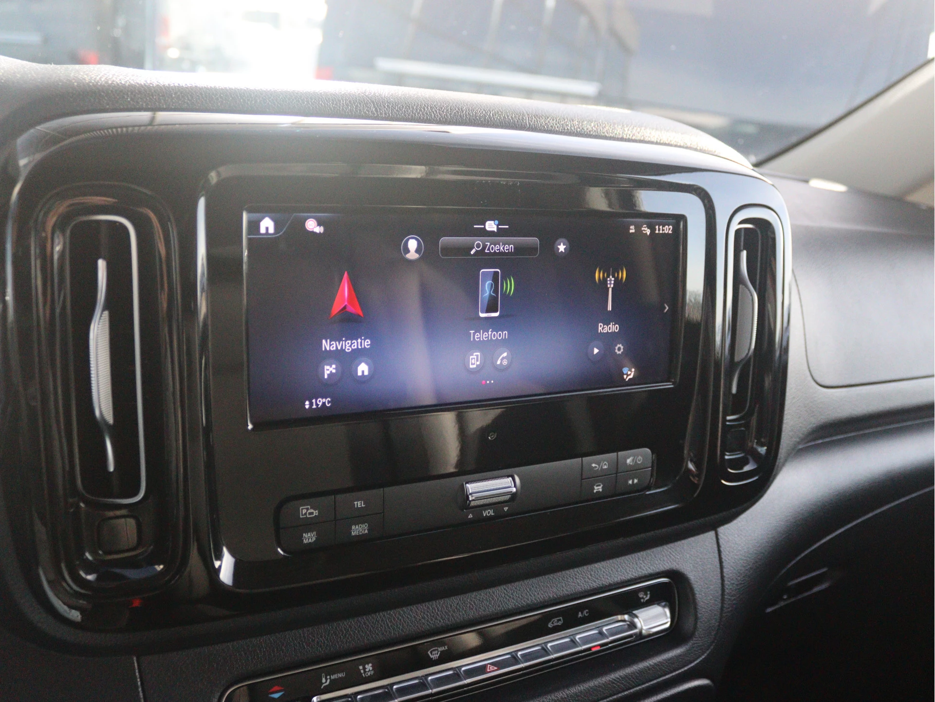 Mercedes-Benz-Vito-image-8