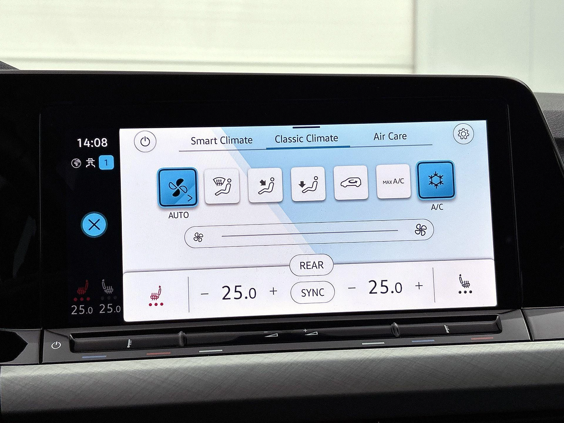 Volkswagen-Golf-image-28