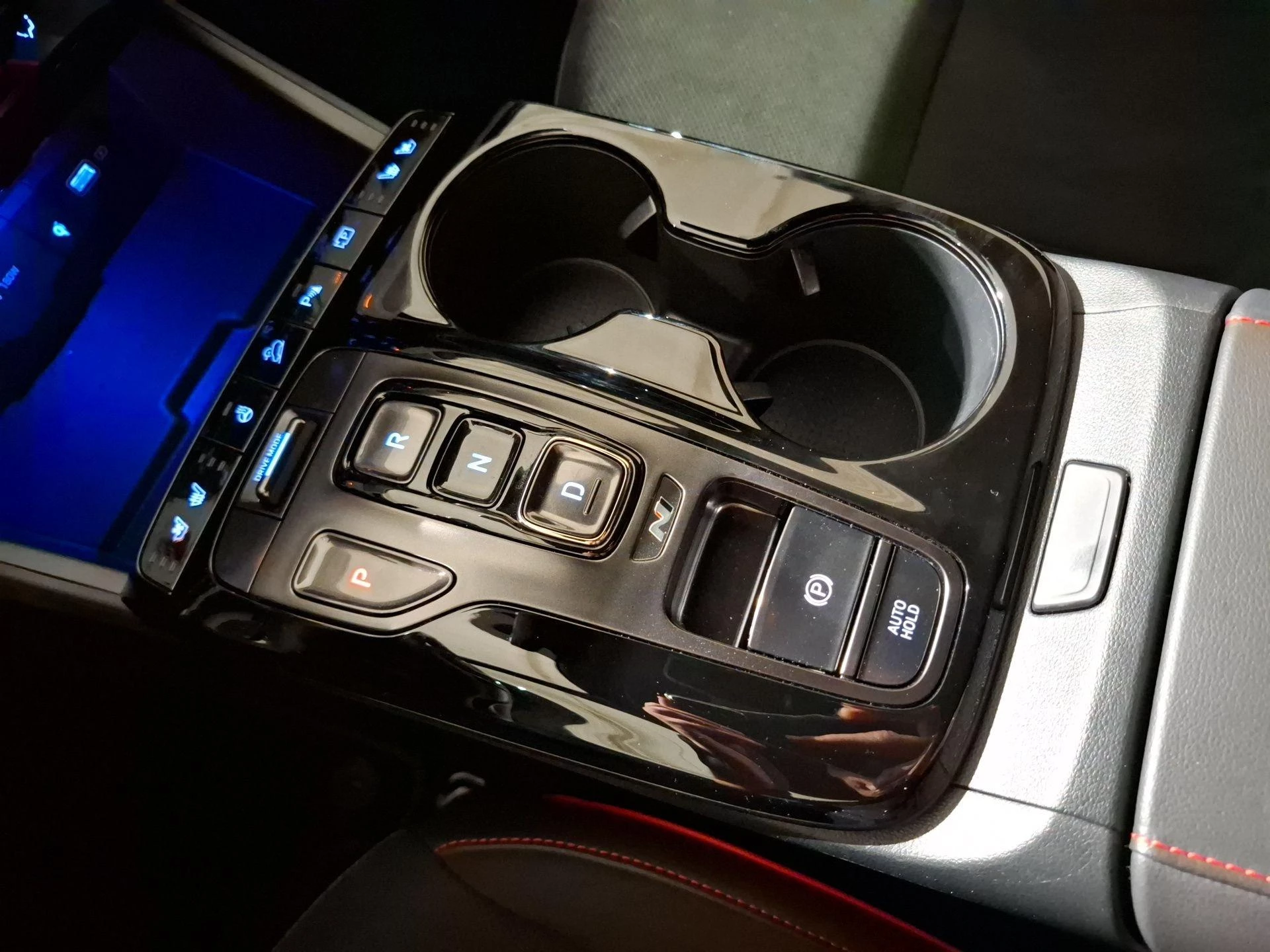 Hyundai-Tucson Hybrid-image-15