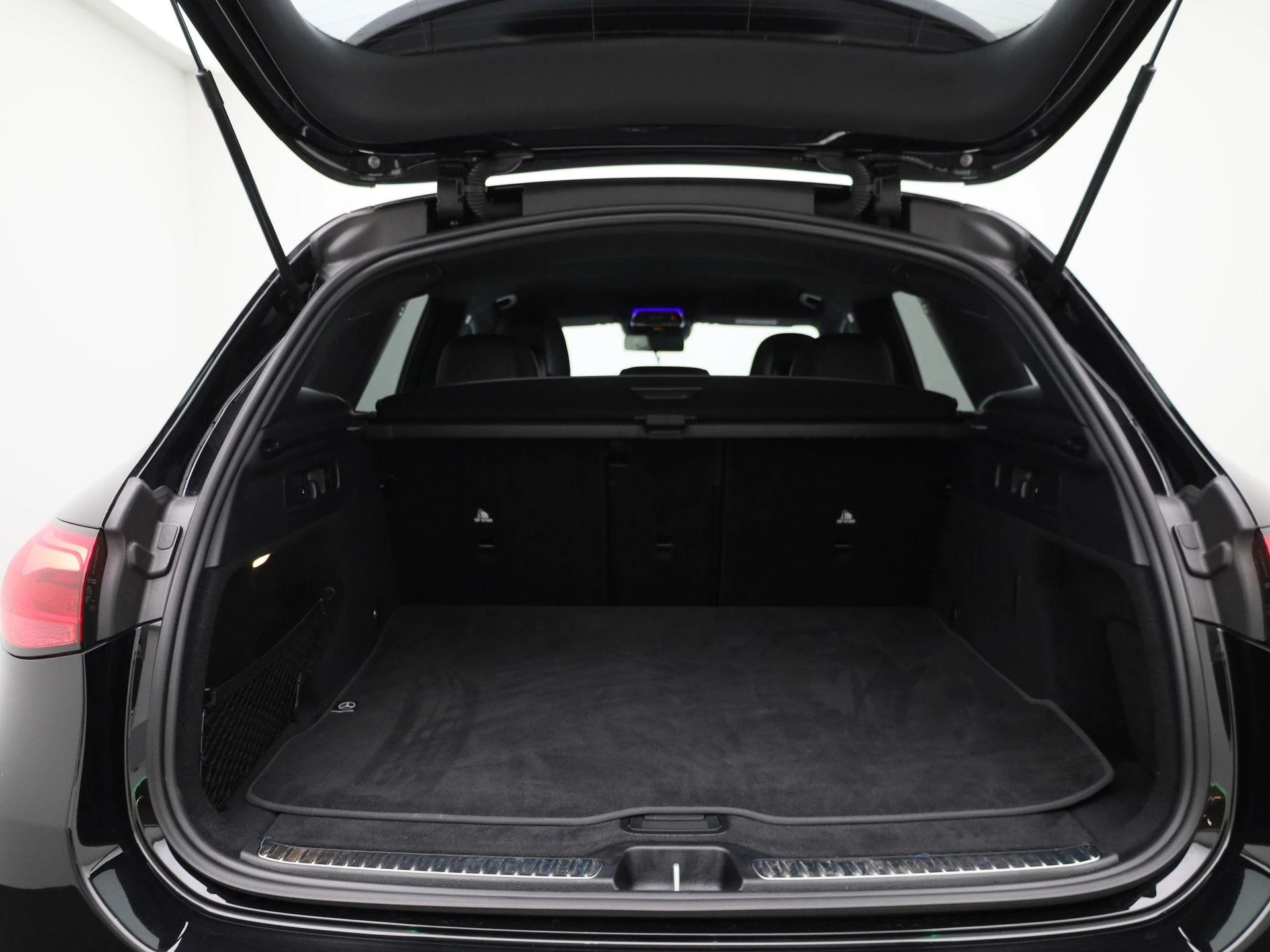 Mercedes-Benz-GLC-image-12