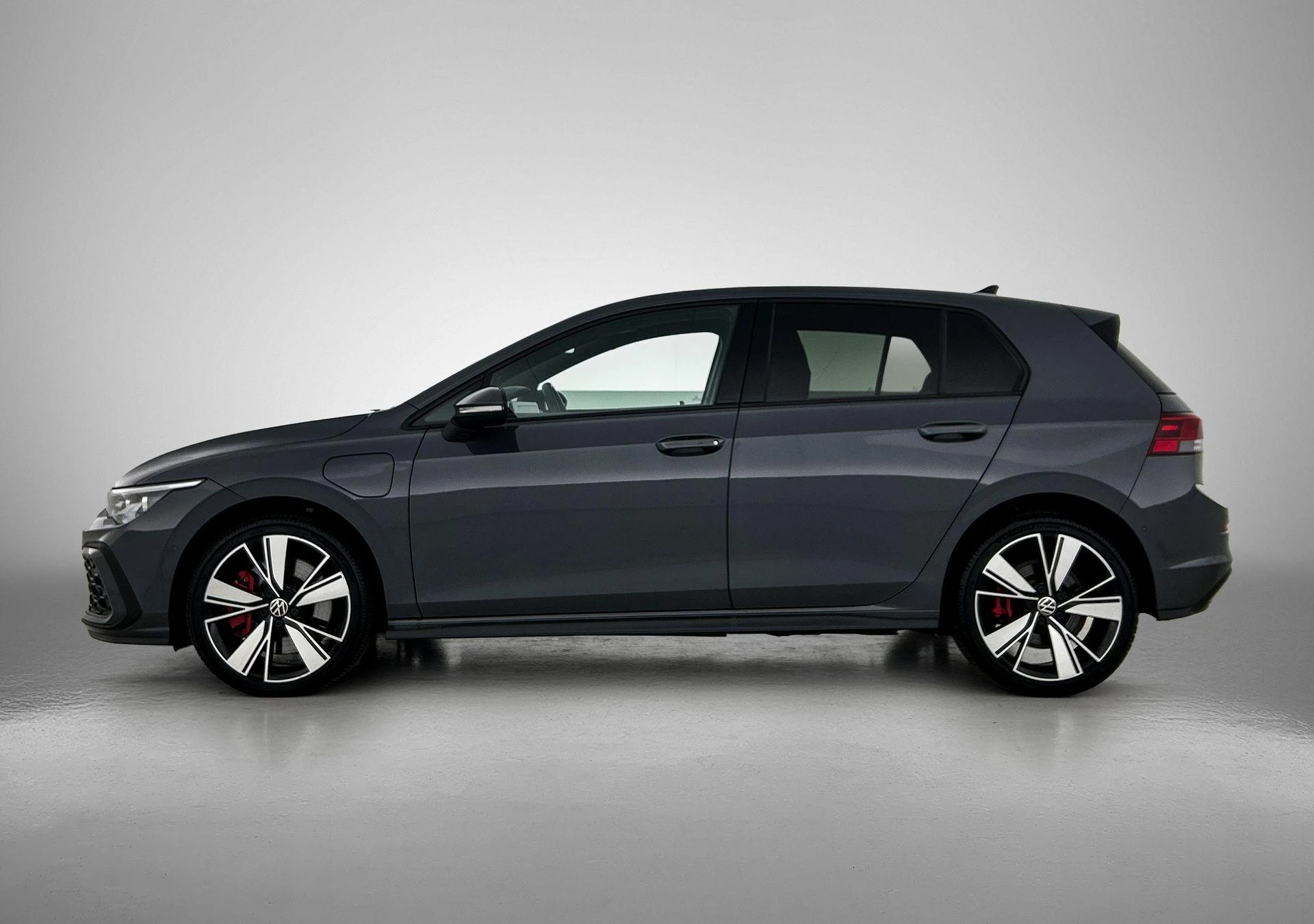 Volkswagen-Golf-image-1