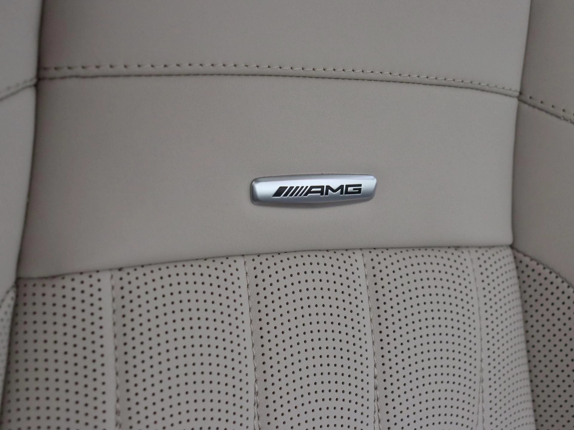 Mercedes-Benz-GLE-image-17