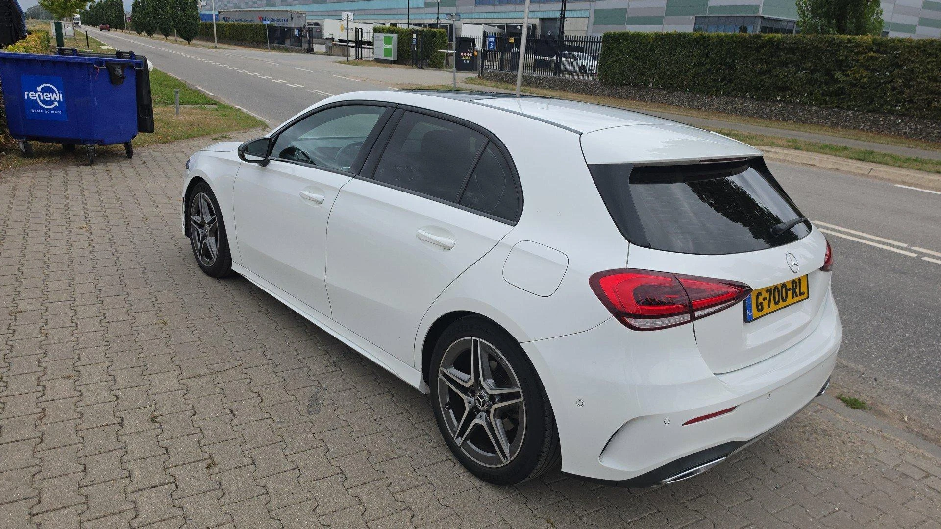 Mercedes-Benz-A-Klasse-image-2