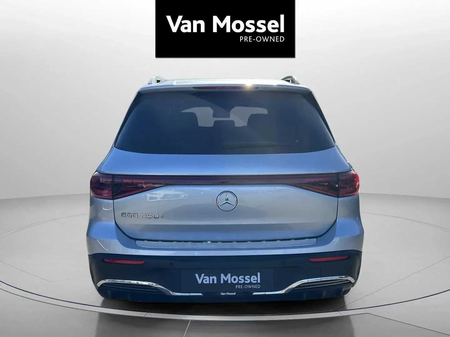 Mercedes-Benz-EQB-image-5