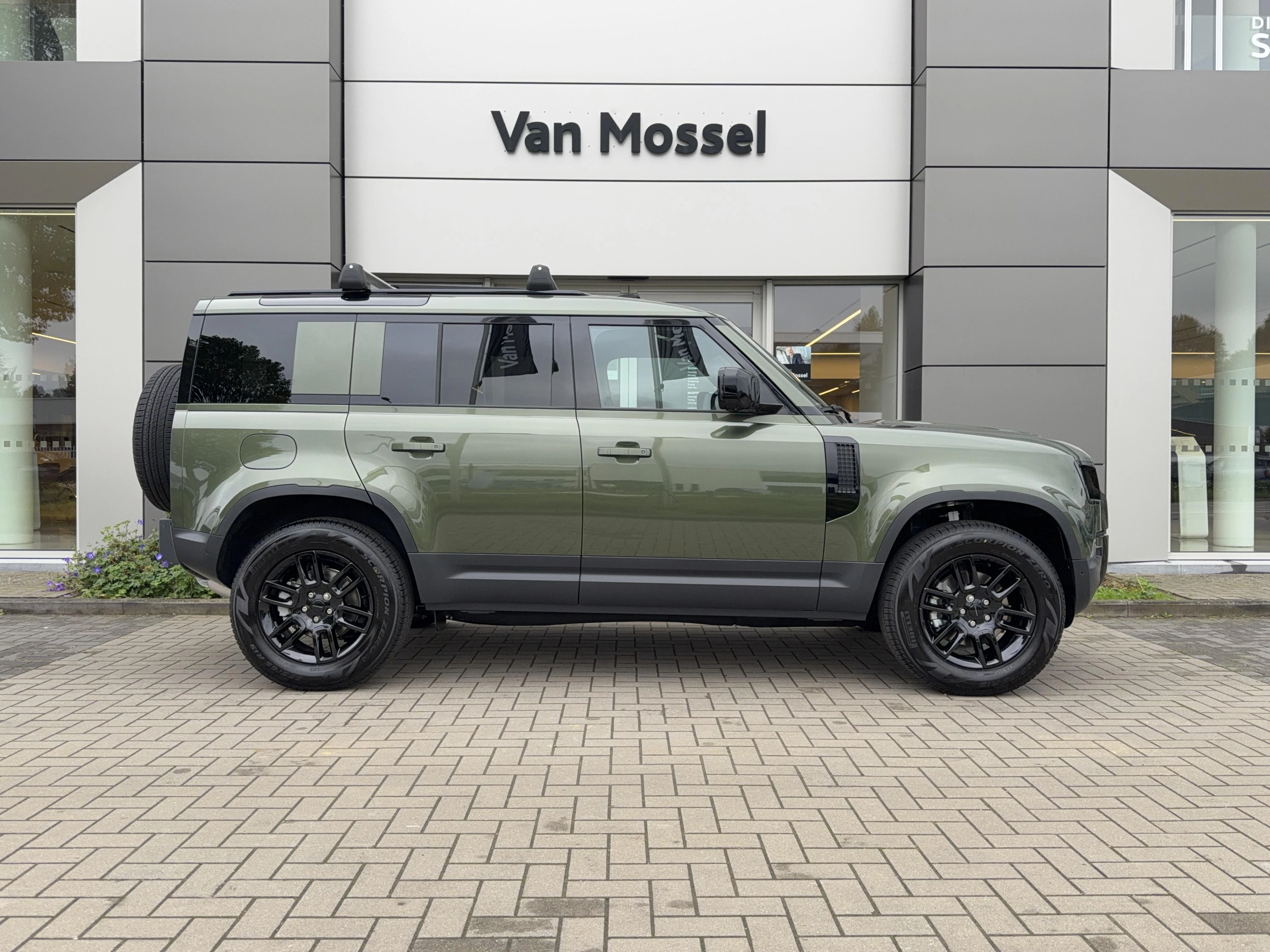 Land Rover-Defender-image-2