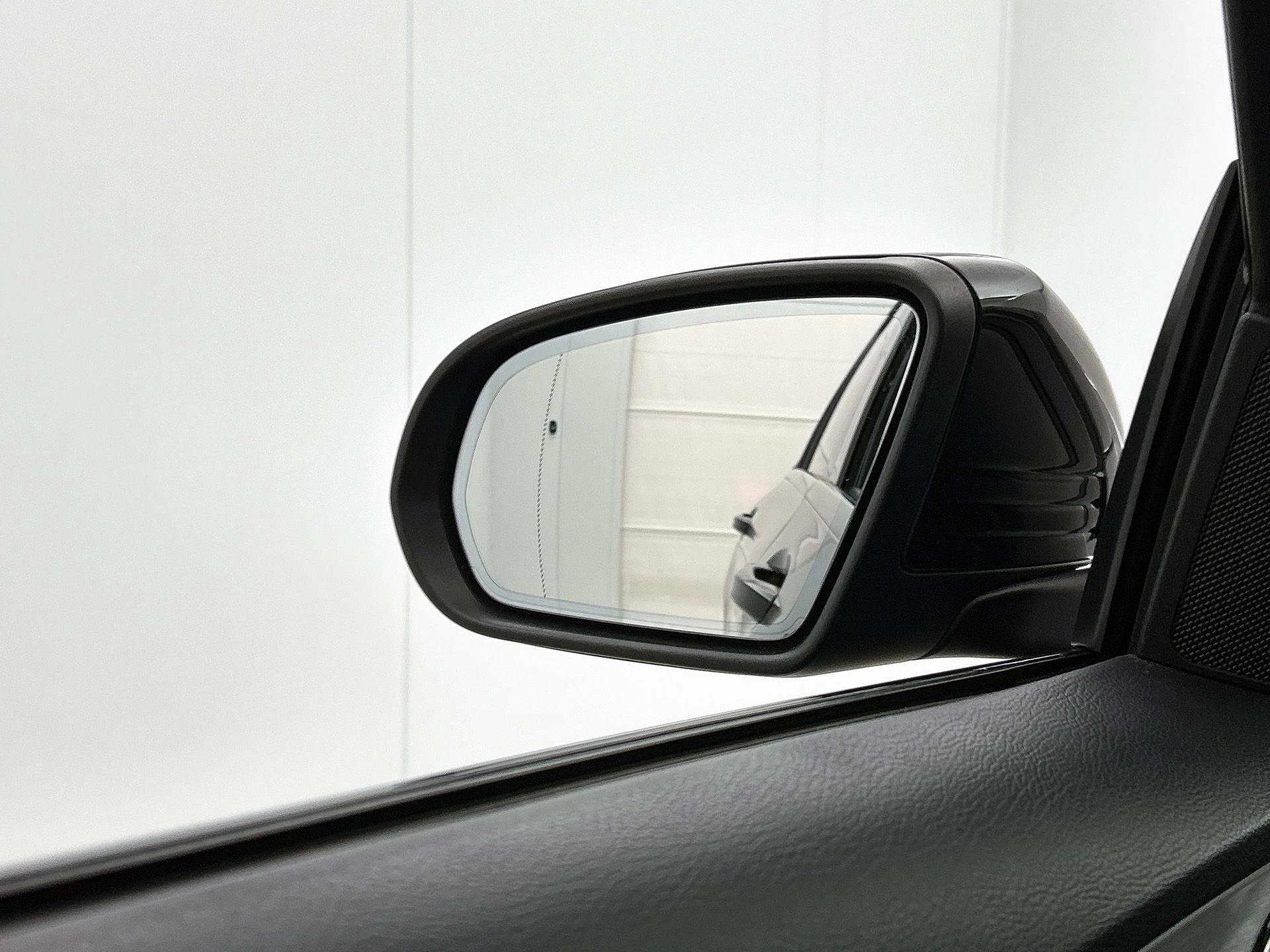Mercedes-Benz-C-Klasse-image-17