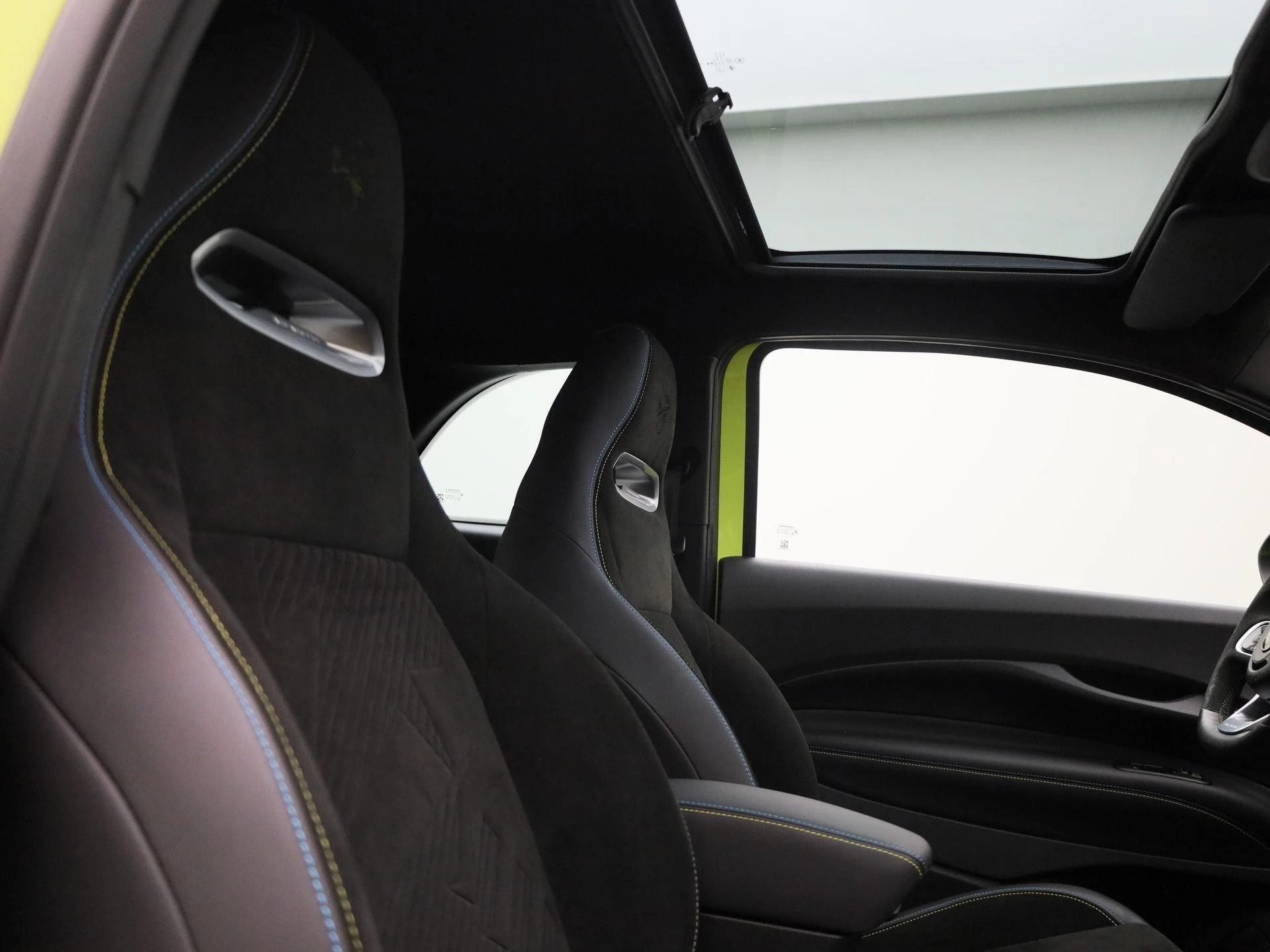 Abarth-500e-image-36