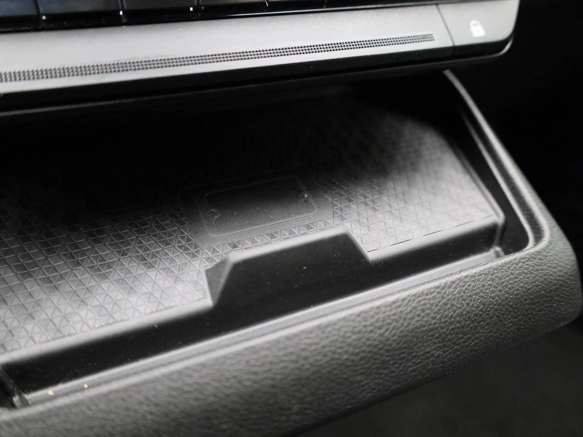 Renault-Megane E-Tech-image-24